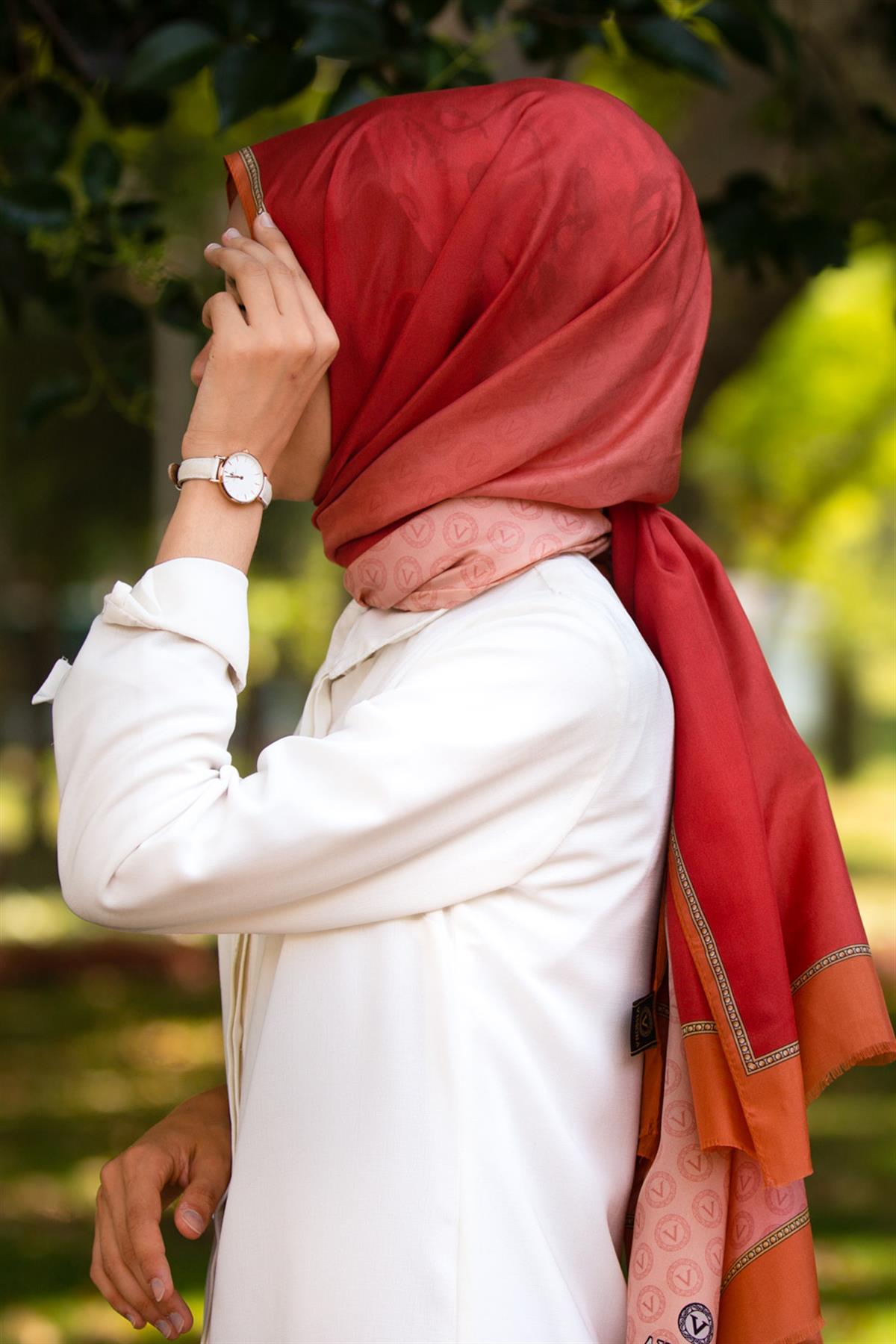 %100 İpek Degradeli Ve Monogram Desenli Taba - Gold Renkli 92x210 Şal