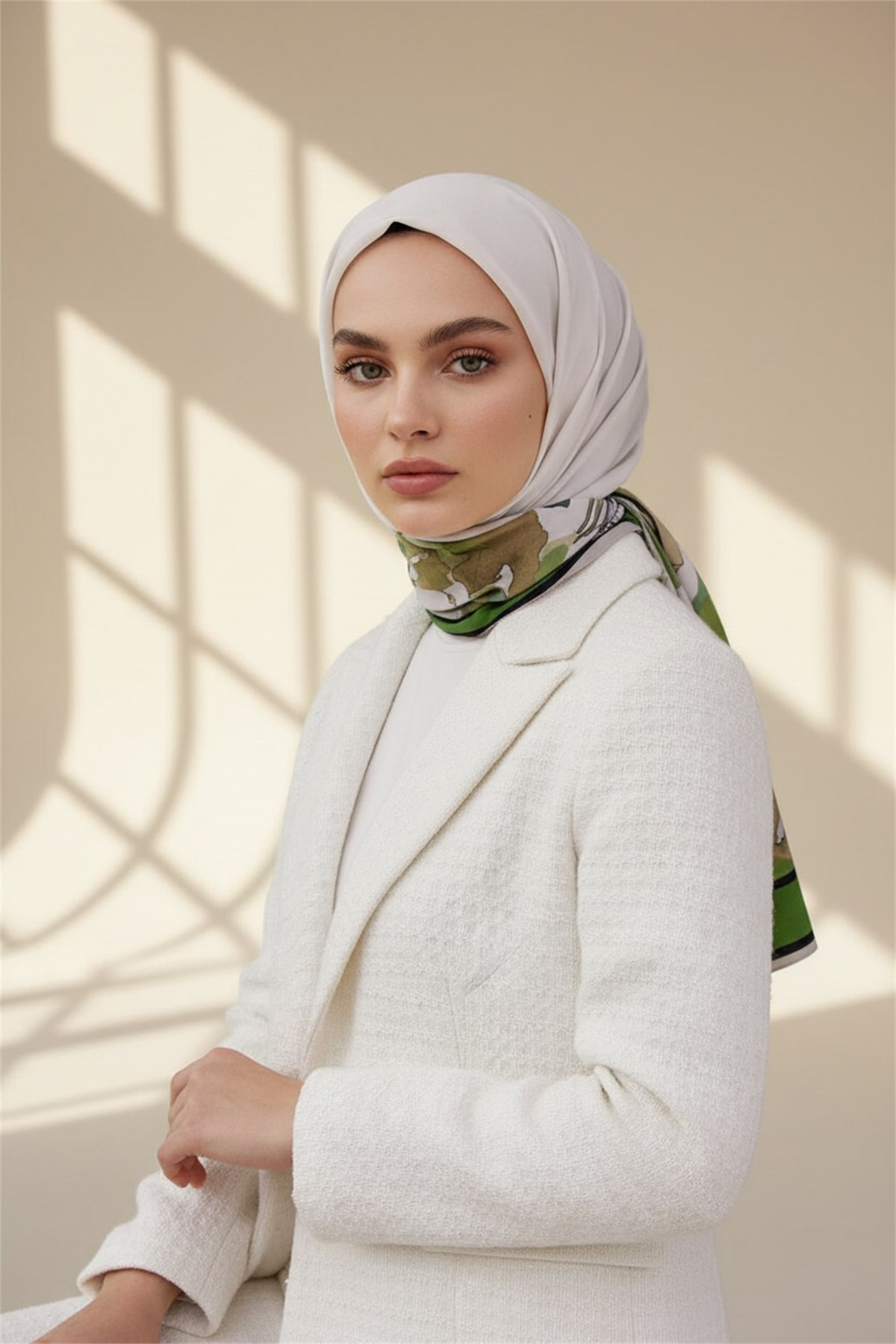 KREP ÇİÇEK DESENLİ ZÜMRÜT YEŞİLİ - İNDİGO RENKLİ 75X195 KIRIŞMAZ ŞAL