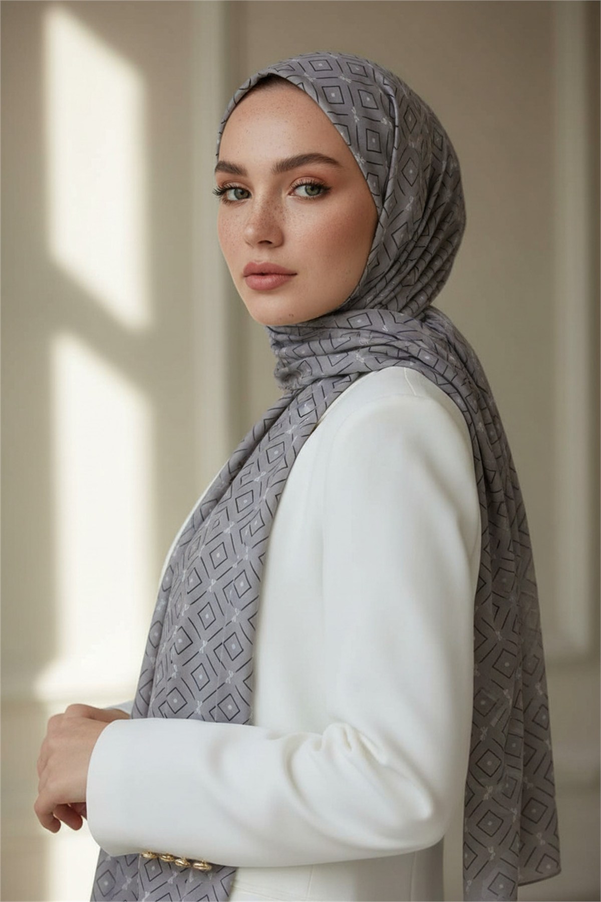KREP GEOMETRİK DESENLİ GRİ RENKLİ 75X195 KIRIŞMAZ ŞAL