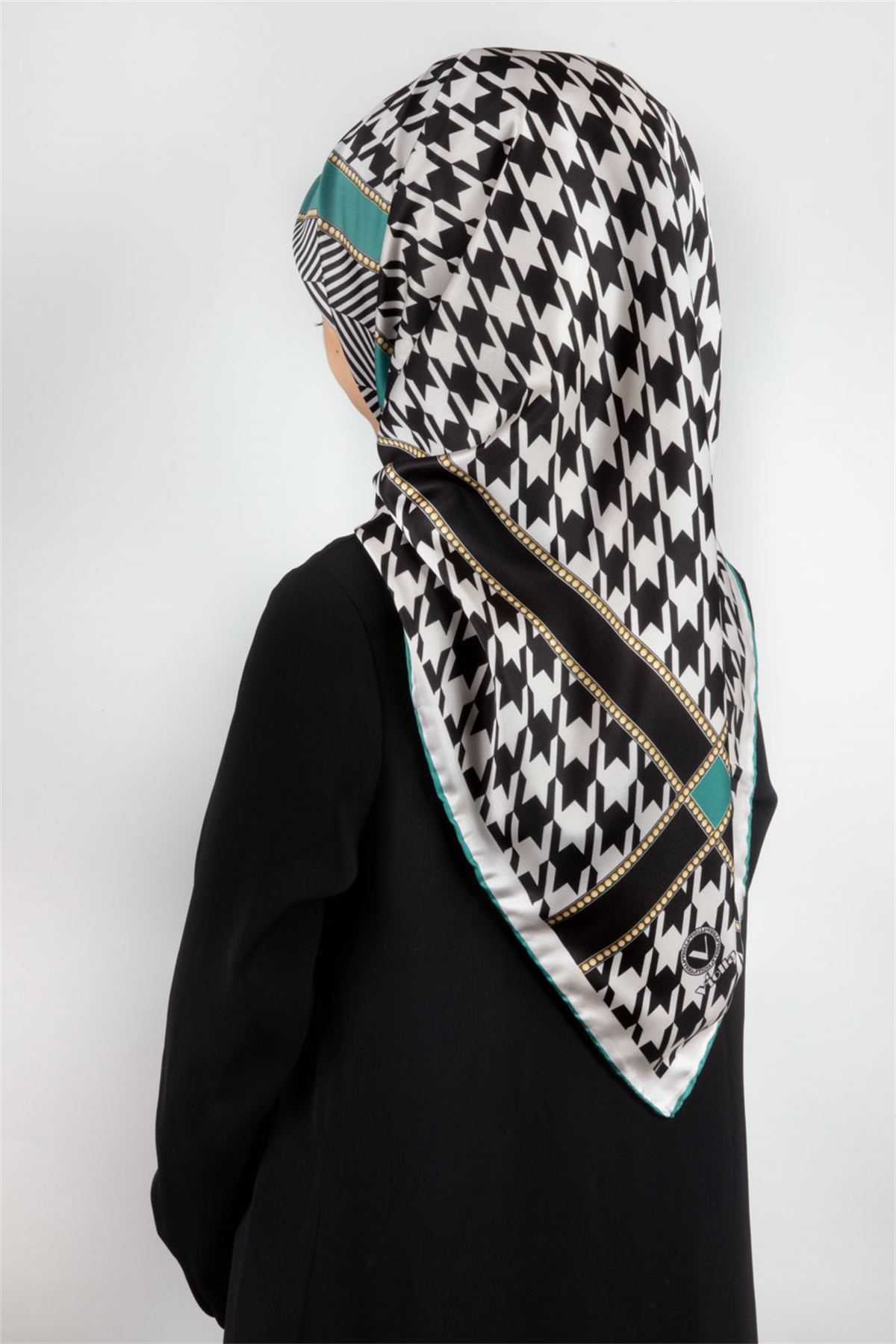 Twill Kazayağı Desenli Koyu Mint Yeşili Renkli 90x90 Eşarp (İpek İçermez) Kenar Dikiş Şekli El Dikişli