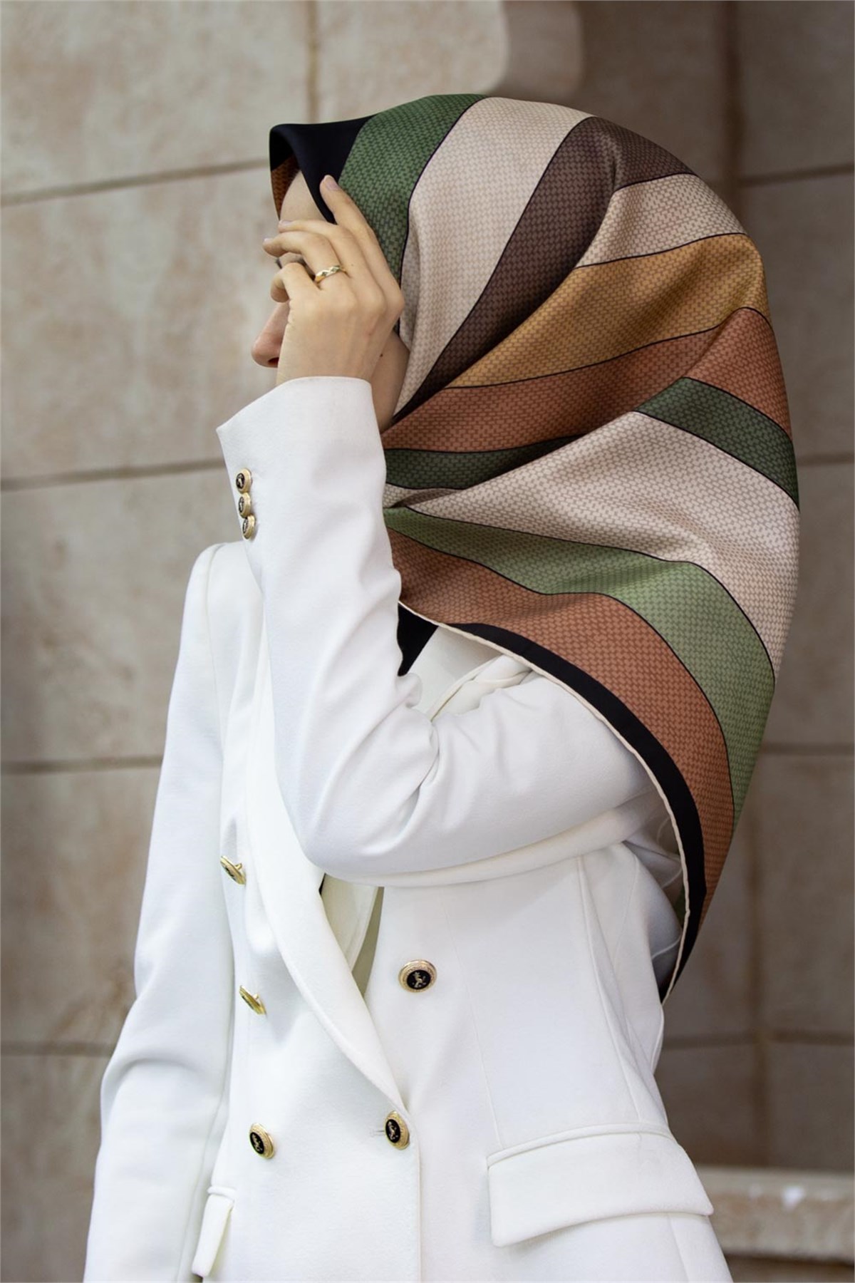 %100 Twill İpek Eşarp 90x90 Siyah Krem Çizgili Geometrik Desenli El Dikişli Kadın Eşarp