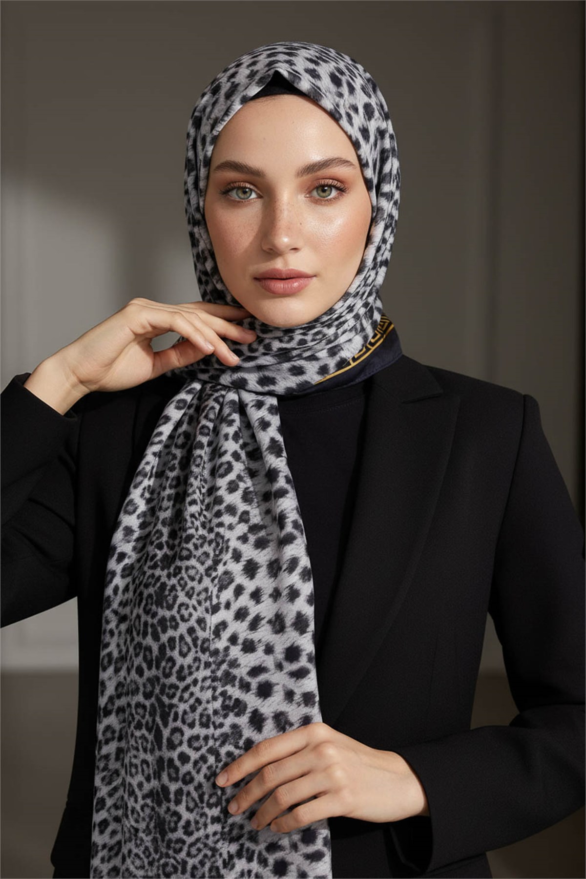 KREP BAROK BARDÜRLÜ LEOPAR DESENLİ SİYAH - GRİ RENKLİ 75X195 KIRIŞMAZ ŞAL