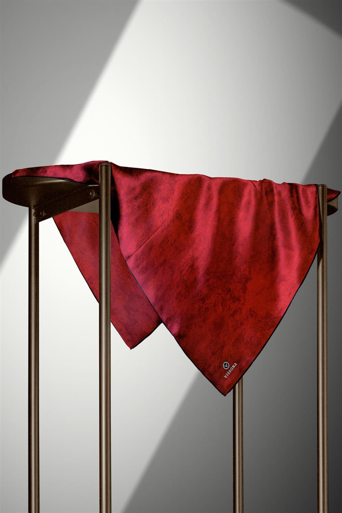 %100 Twill İpek Doku Desenli Kırmızı Renkli 90x90 Eşarp Dikim Şekli : El Dikişi