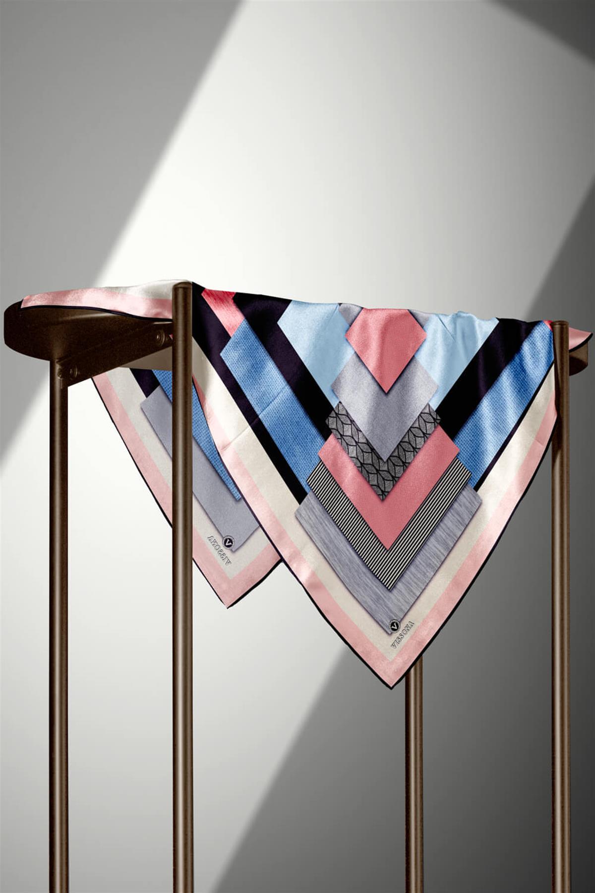 %100 Twill İpek Geometrik Desenli Bebe Mavisi - Pudra Renkli 90x90 Eşarp Dikim Şekli : El Dikişi