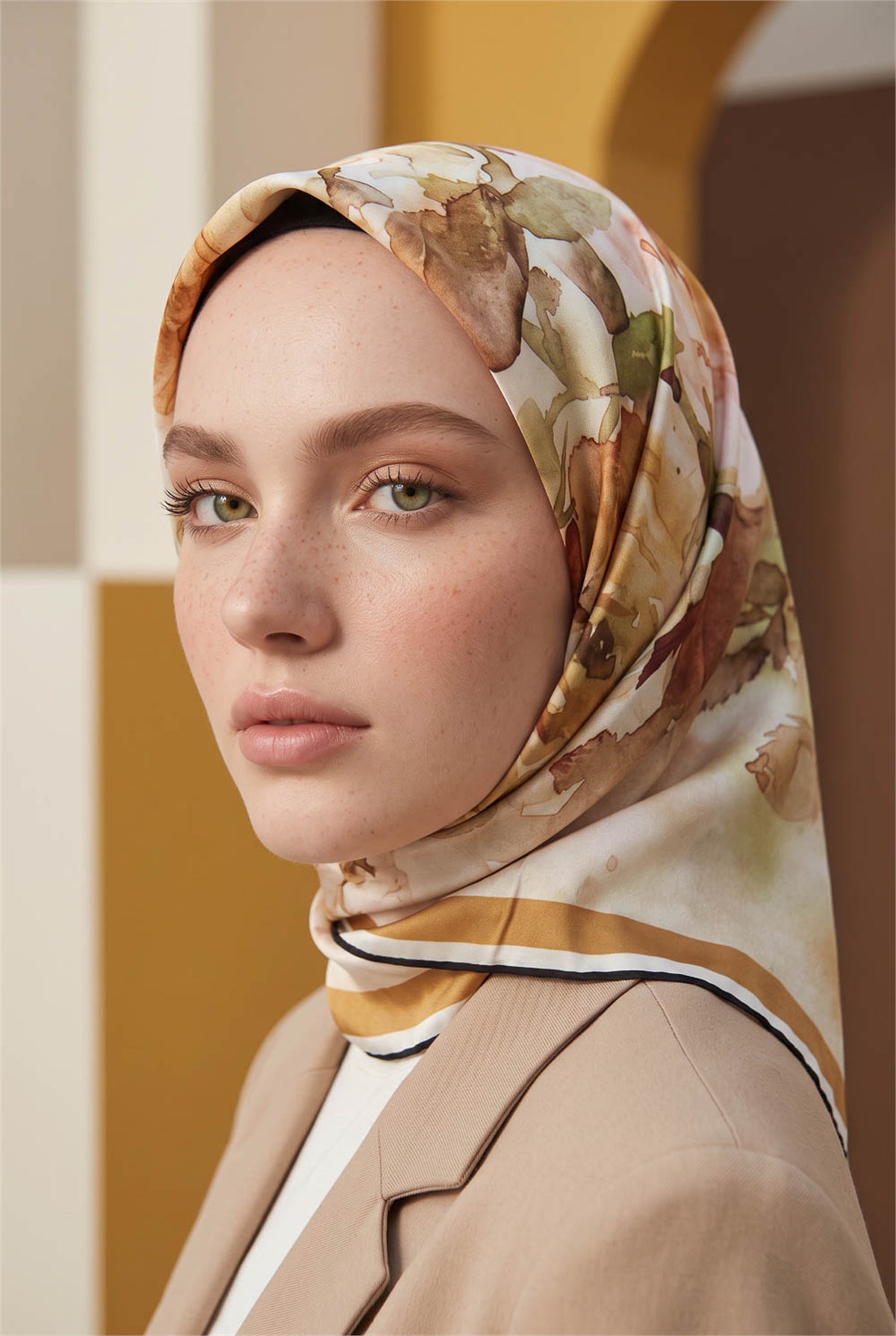 Rayon Çiçek Desenli Hardal Renkli 90x90 Eşarp (İpek İçermez) Kenar Dikiş Şekli El Dikişli