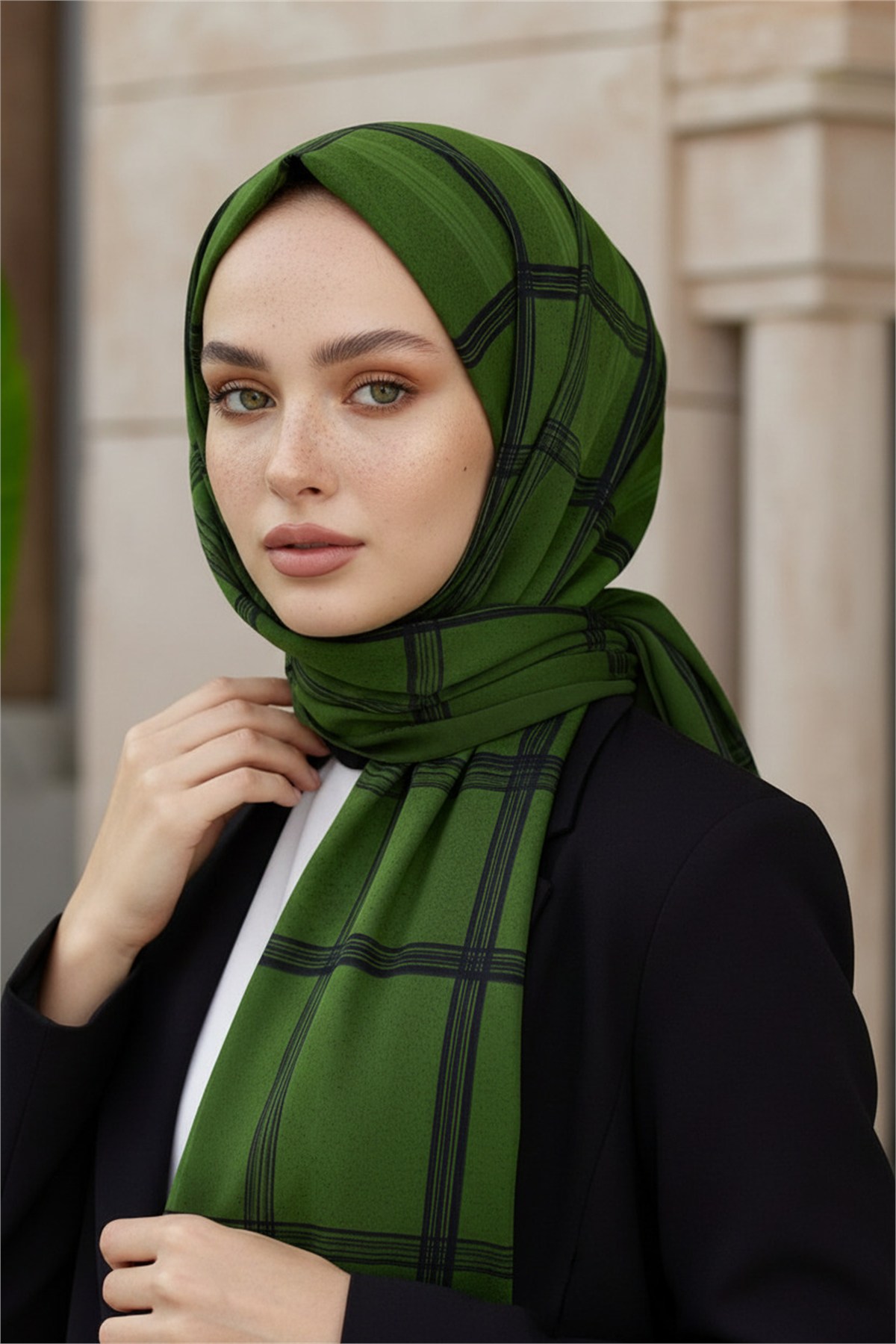 KREP GEOMETRİK DESENLİ ZÜMRÜT YEŞİLİ RENKLİ 75X195 KIRIŞMAZ ŞAL