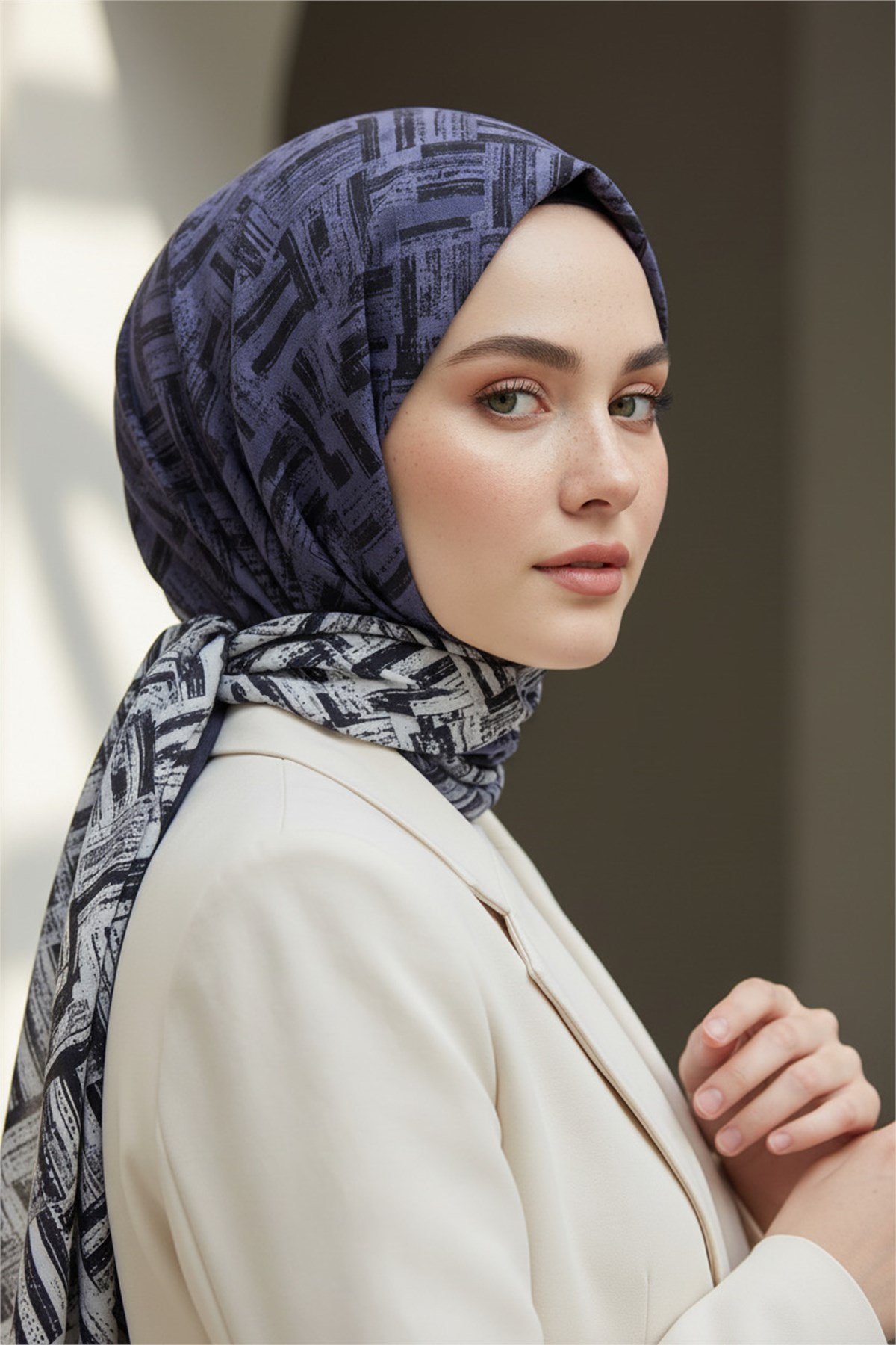 KREP DEGRADELİ ÇİZGİ DESENLİ İNDİGO RENKLİ 75X195 KIRIŞMAZ ŞAL