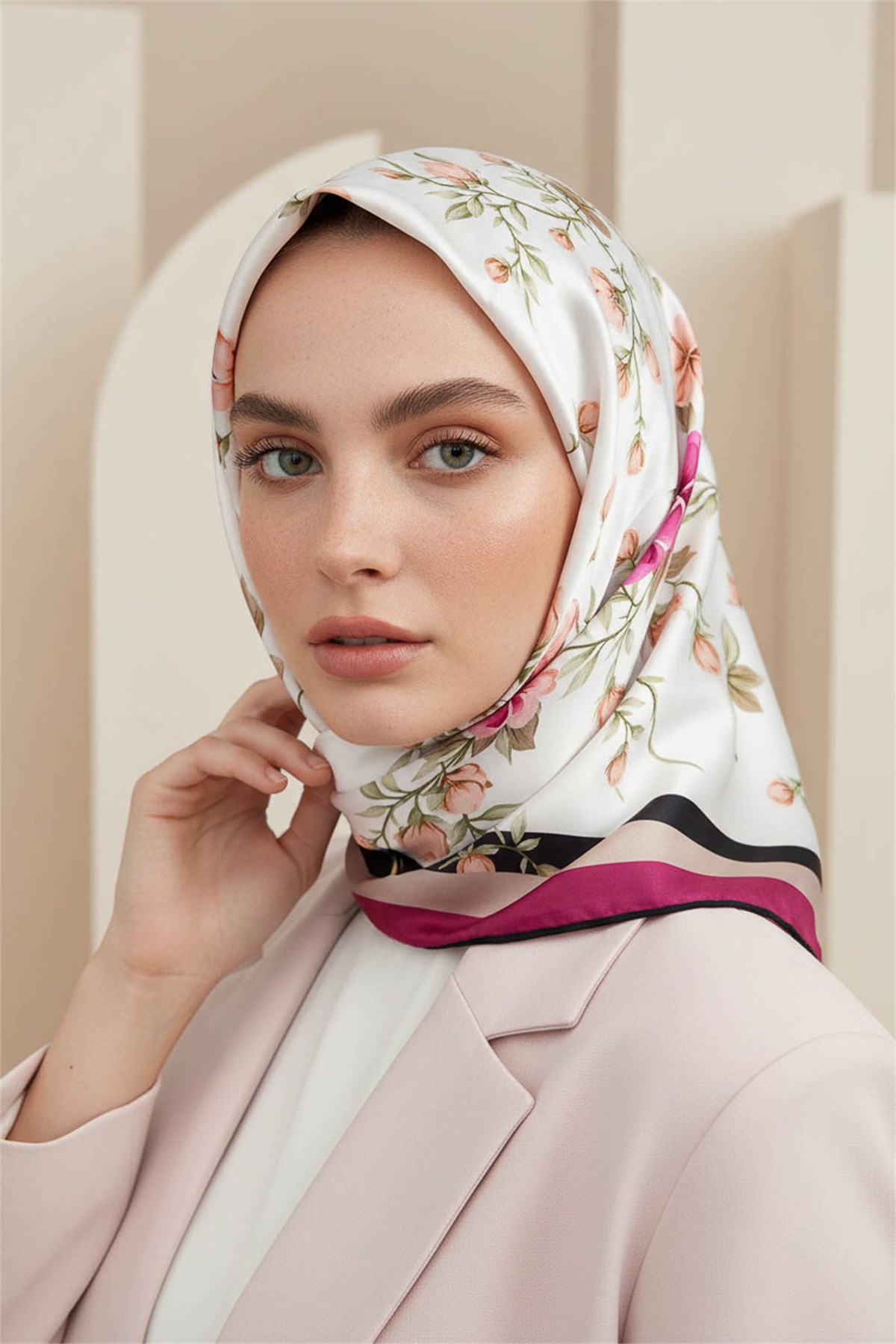 Rayon Çiçek Desenli Mürdüm Renkli 90x90 Eşarp (İpek İçermez) Dikim Şekli : El Dikişi