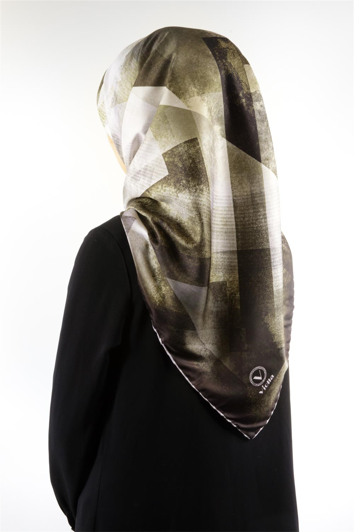 Twill Batik Desenli Haki Renkli 90x90 Eşarp (İpek İçermez) Dikim Şekli : El Dikişi
