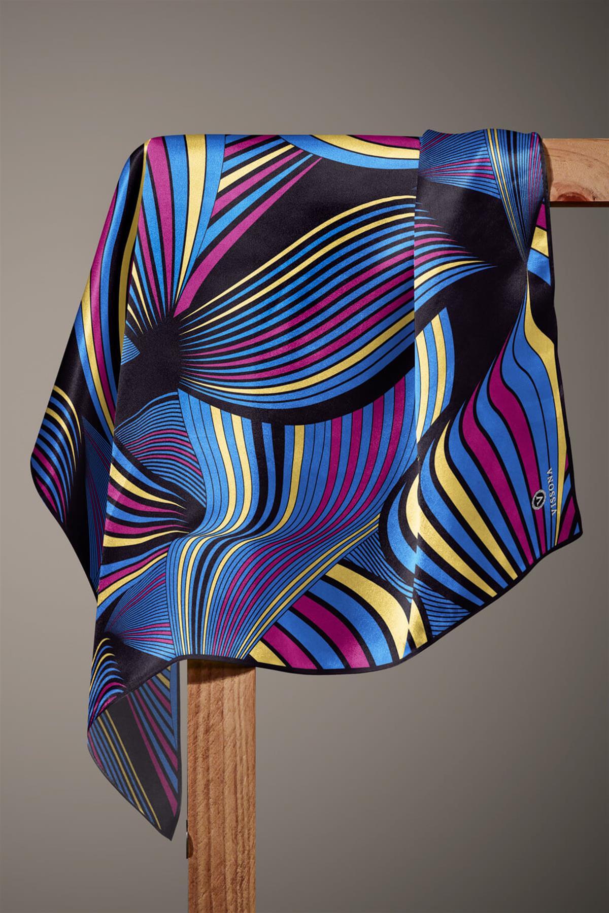 %100 Twill İpek Okyanus Dalgası Desenli İndigo - Fuşya Renkli 90x90 Eşarp Kenar Dikiş Şekli El Dikişli