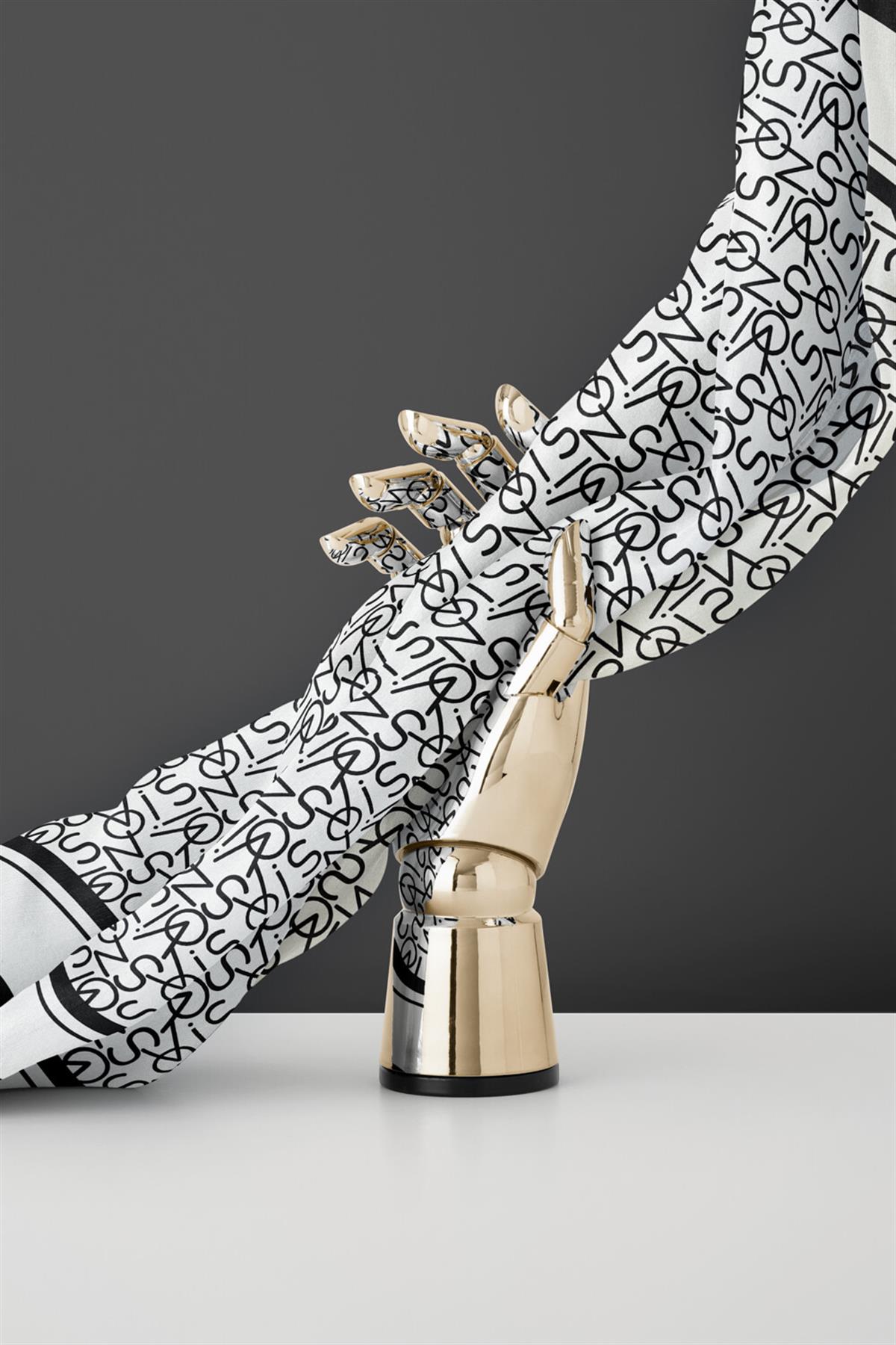 %100 Twill İpek Harf Desenli Krem - Siyah Renkli 90x90 Eşarp Dikim Şekli : El Dikişi