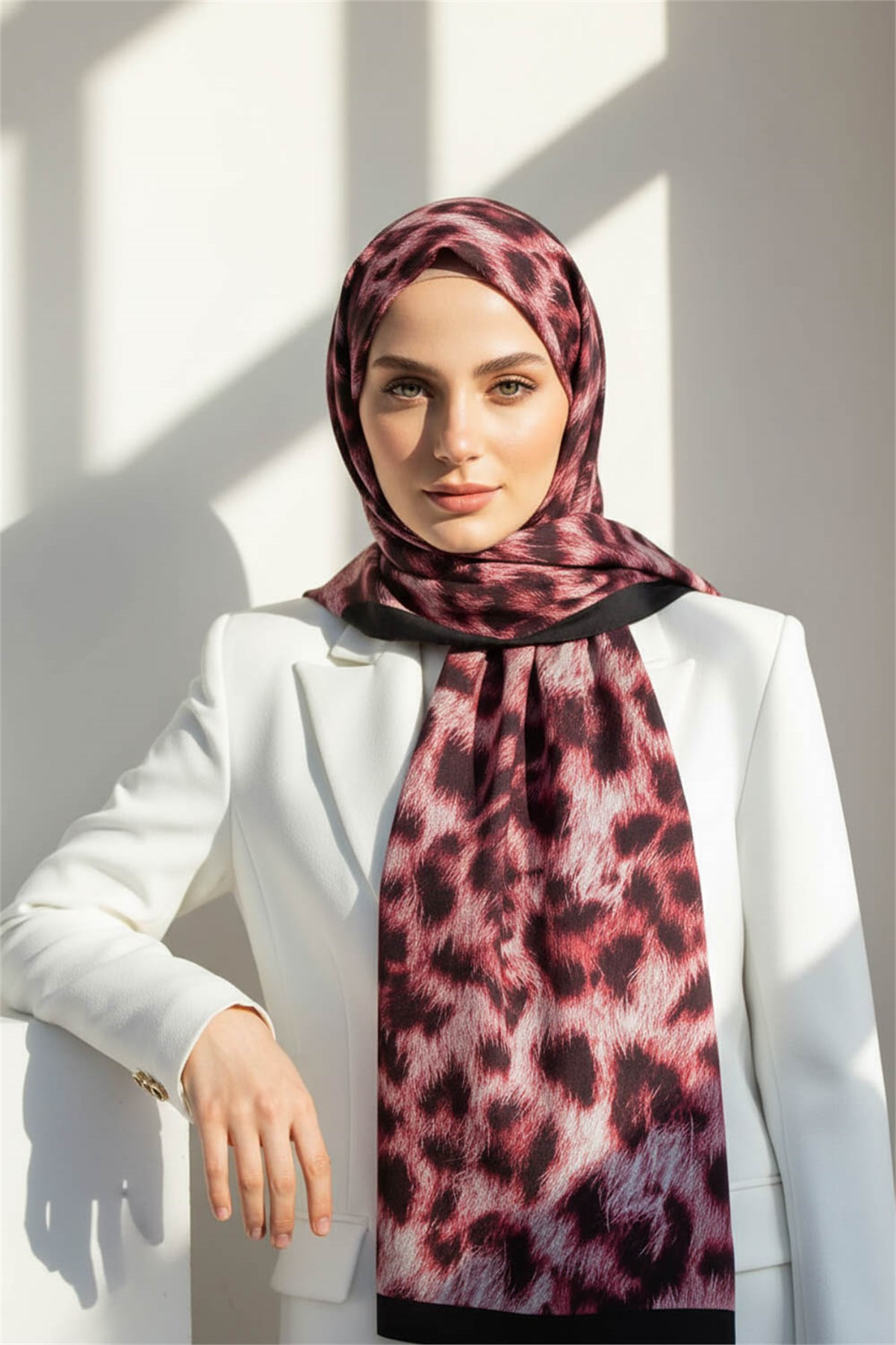 KREP LEOPAR DESENLİ BORDO - SİYAH RENKLİ 75X195 KIRIŞMAZ ŞAL