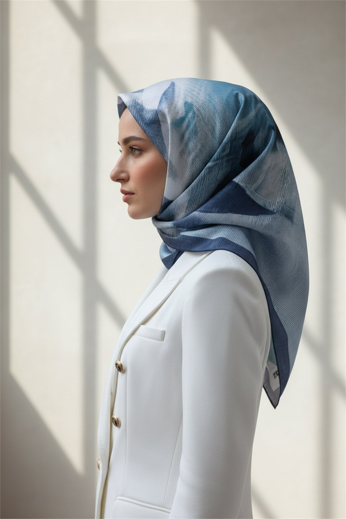 %100 Twill İpek Yaprak Desenli İndigo - Petrol Yeşili Renkli 90x90 Eşarp Dikim Şekli : El Dikişi