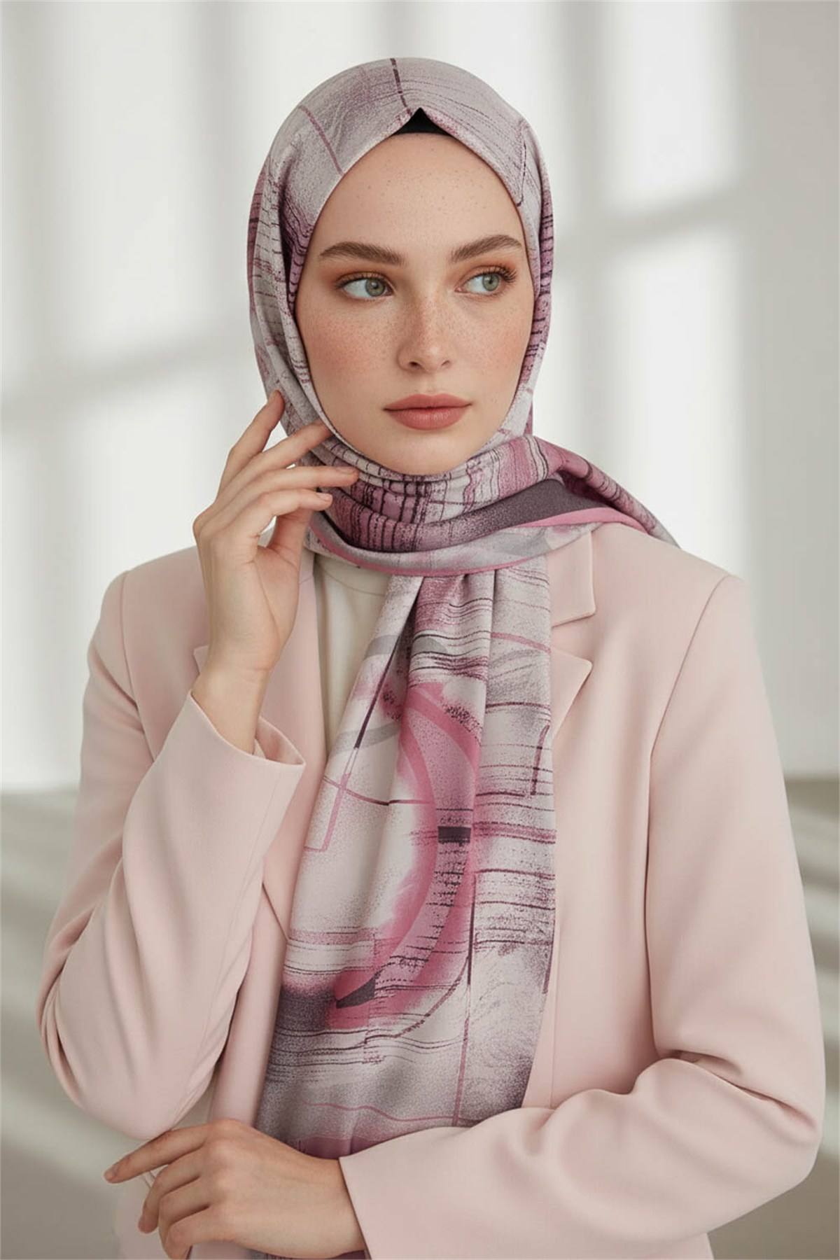 KREP GEOMETRİK DESENLİ PUDRA RENKLİ 75X195 KIRIŞMAZ ŞAL