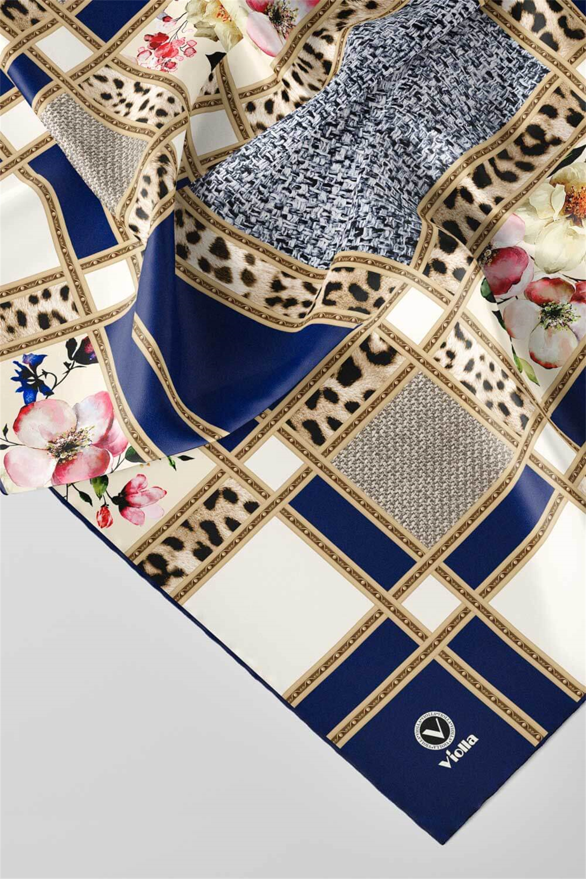Twill Leopar ve Çiçek Desenli Lacivert - Krem Renkli 90x90 Eşarp (İpek İçermez) Dikim Şekli : El Dikişi