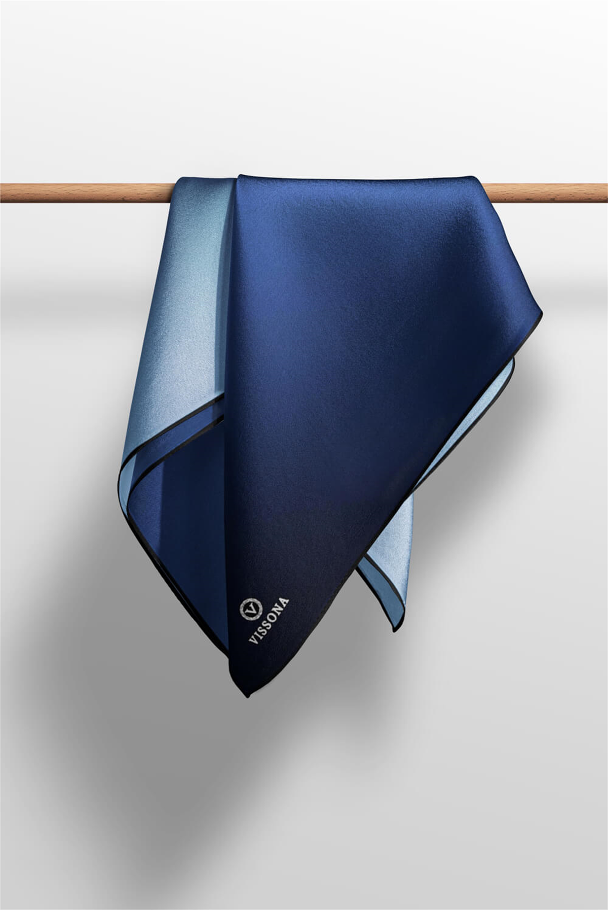 % 57 İPEK % 43 VİSKON Twill İpek Degrade Desenli Lacivert - Buz Mavisi Renkli 90x90 Eşarp Dikim Şekli : El Dikişi