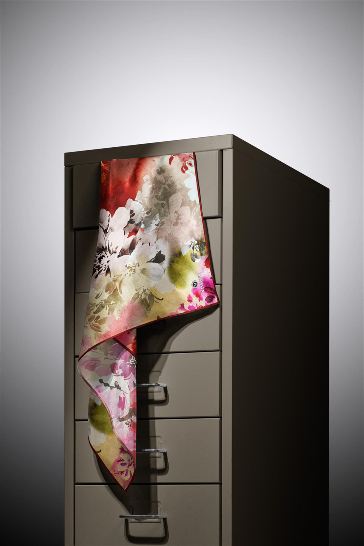 %100 Twill İpek Çiçek  Desenli Bordo - Kırmızı Renkli 90x90 Eşarp Dikim Şekli : El Dikişi