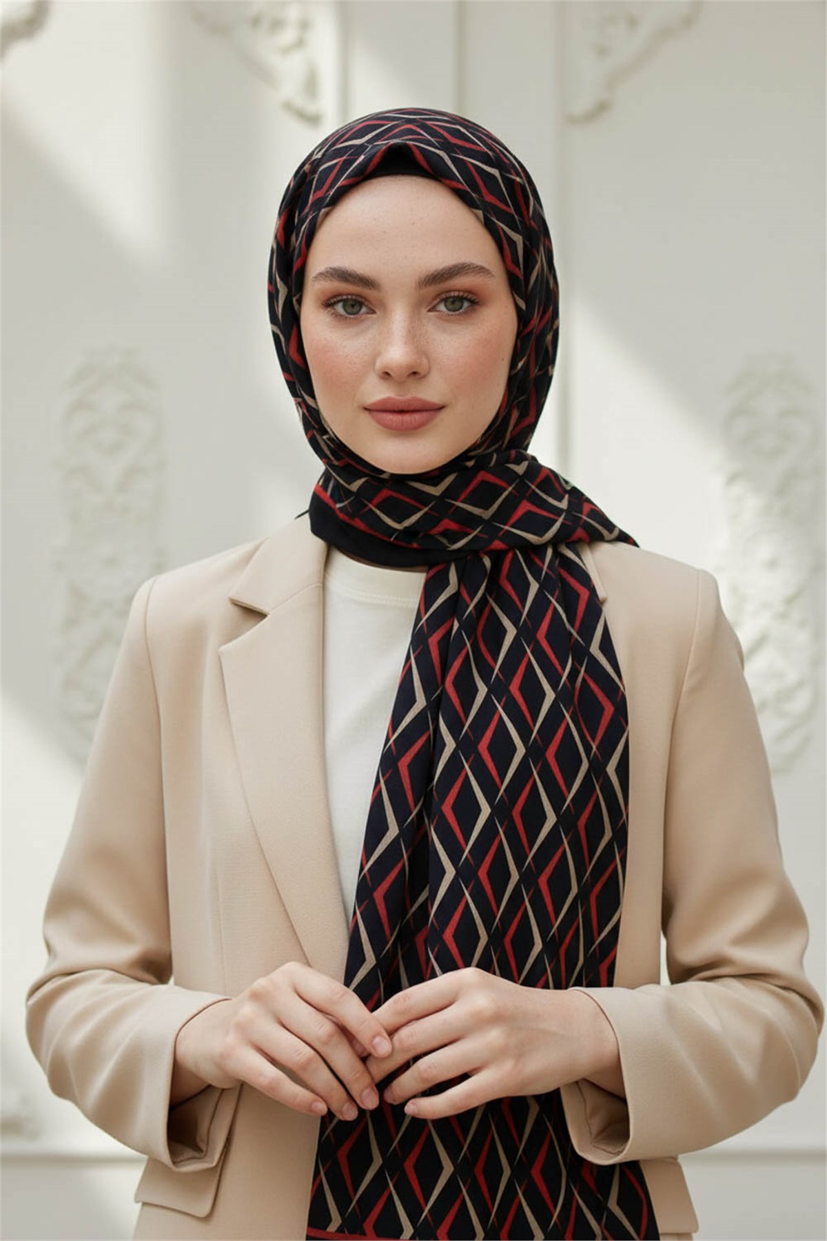 KREP GEOMETRİK DESENLİ SİYAH - BORDO RENKLİ 75X195 KIRIŞMAZ ŞAL