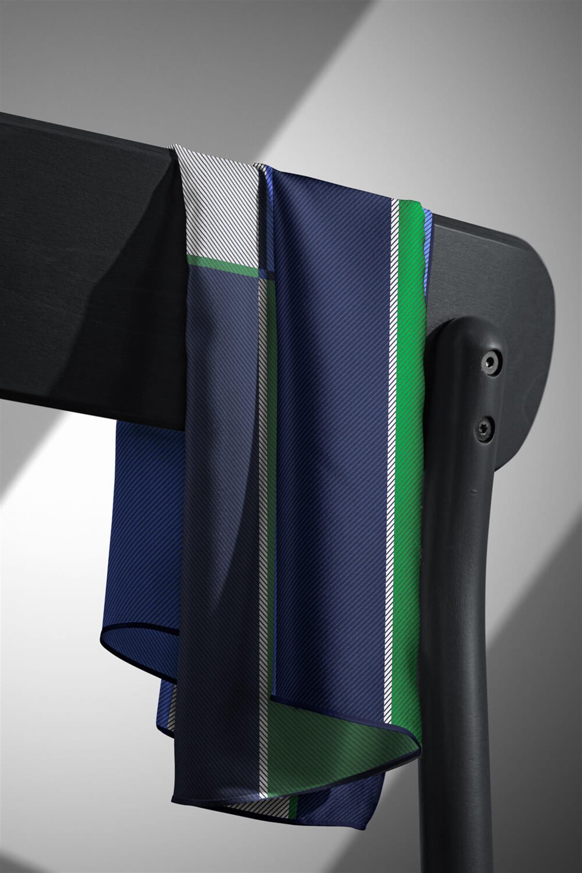 %100 Twill İpek Geometrik Desenli Saks Renkli 90x90 Eşarp Dikim Şekli : El Dikişi