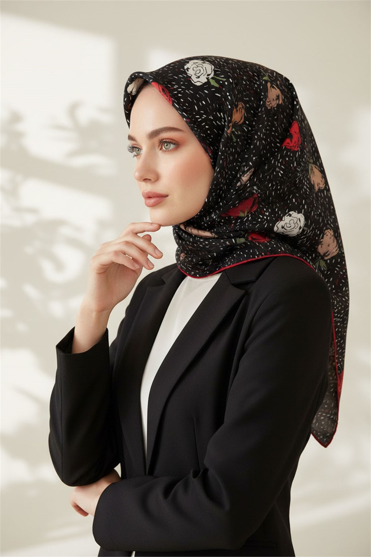 %100 Twill İpek Çıtır Çiçek Desenli Kırmızı - Bordo Renkli 90x90 Eşarp Dikim Şekli : El Dikişi