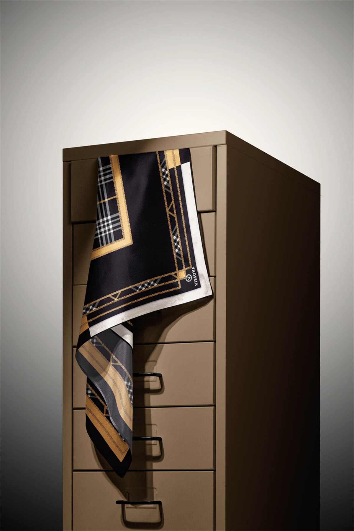 % 57 İPEK % 43 VİSKON Twill İpek Ekose Desenli Gold Renkli 90x90 Eşarp Dikim Şekli : El Dikişi