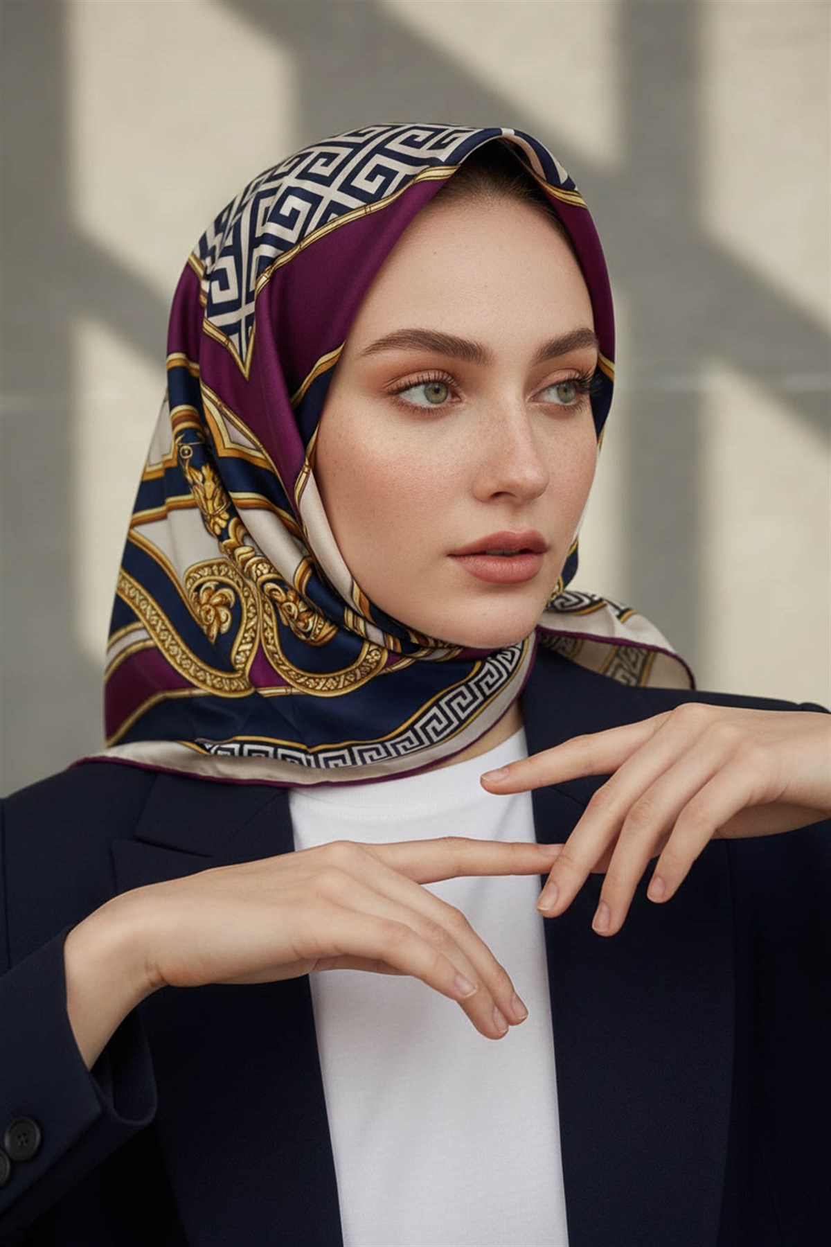 %100 Twill İpek Barok Desenli Mürdüm - Lacivert Renkli 90x90 Eşarp Dikim Şekli : El Dikişi