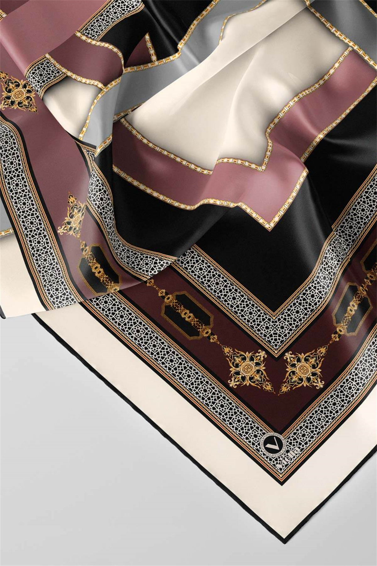 Twill Gold Detaylı ve Antik Motif Desenli Pudra Renkli 90x90 Eşarp (İpek İçermez) Kenar Dikiş Şekli El Dikişli