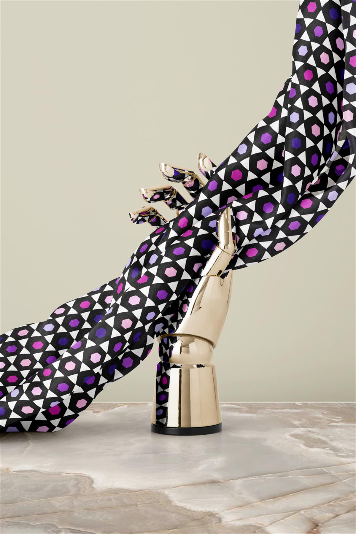 %100 Twill İpek Nokta Desenli Siyah - Mor Renkli 90x90 Eşarp Dikim Şekli : El Dikişi