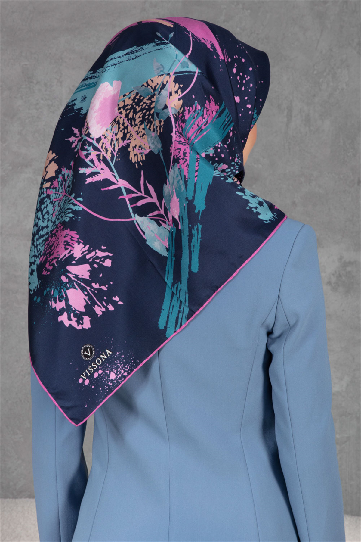%100 Twill İpek Suluboya Çiçek Desenli Lacivert - Pembe Renkli 90x90 Eşarp Dikim Şekli : El Dikişi