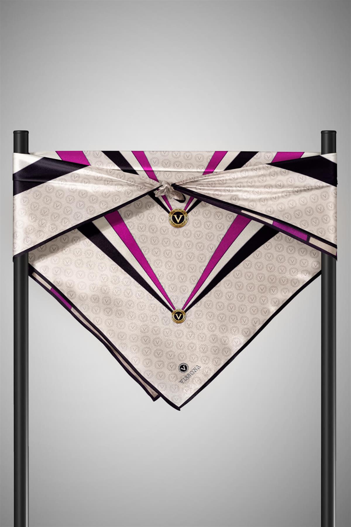 %100 Twill İpek Monogram Ve Geometrik Desenli Krem - Mürdüm Renkli 90x90 Eşarp Dikim Şekli : El Dikişi