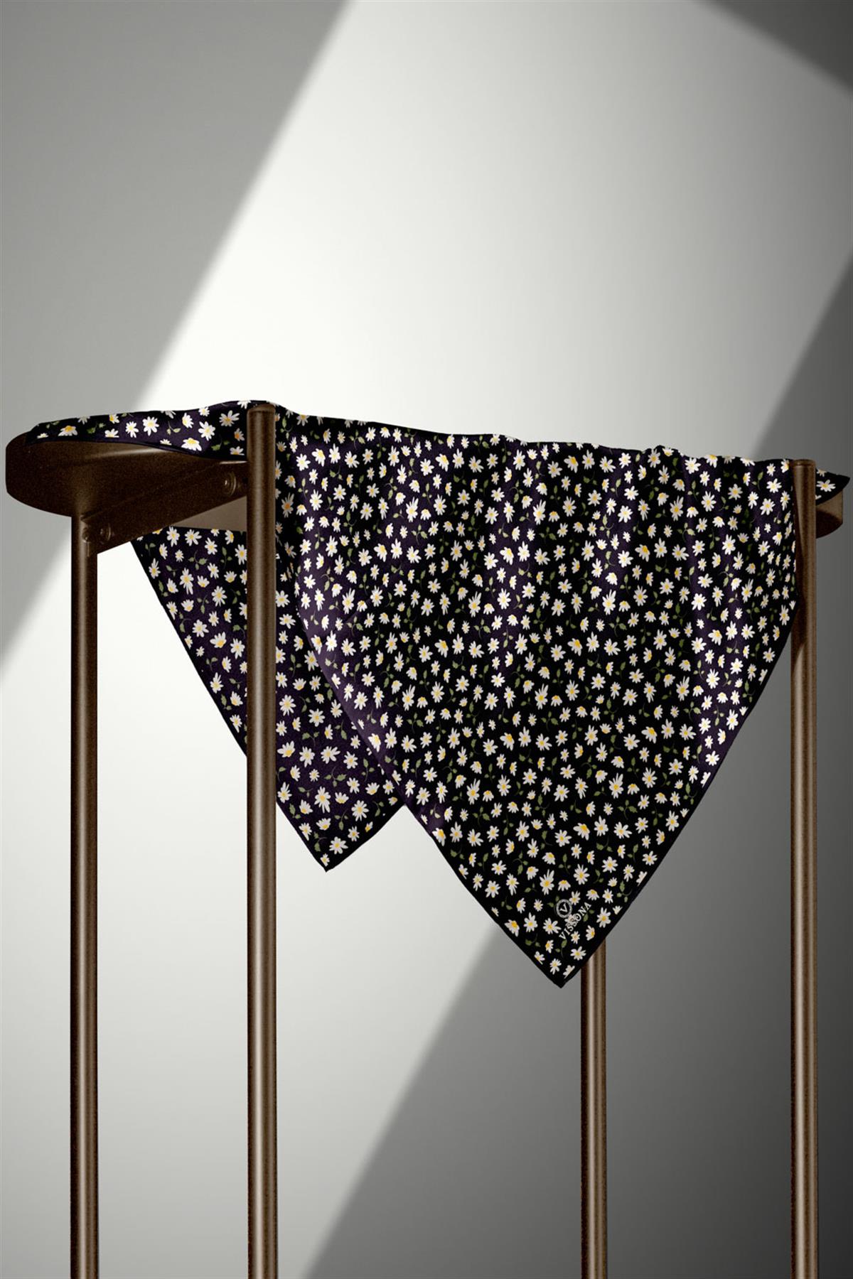 %100 Twill İpek Papatya Desenli Siyah Renkli 90x90 Eşarp Dikim Şekli : El Dikişi