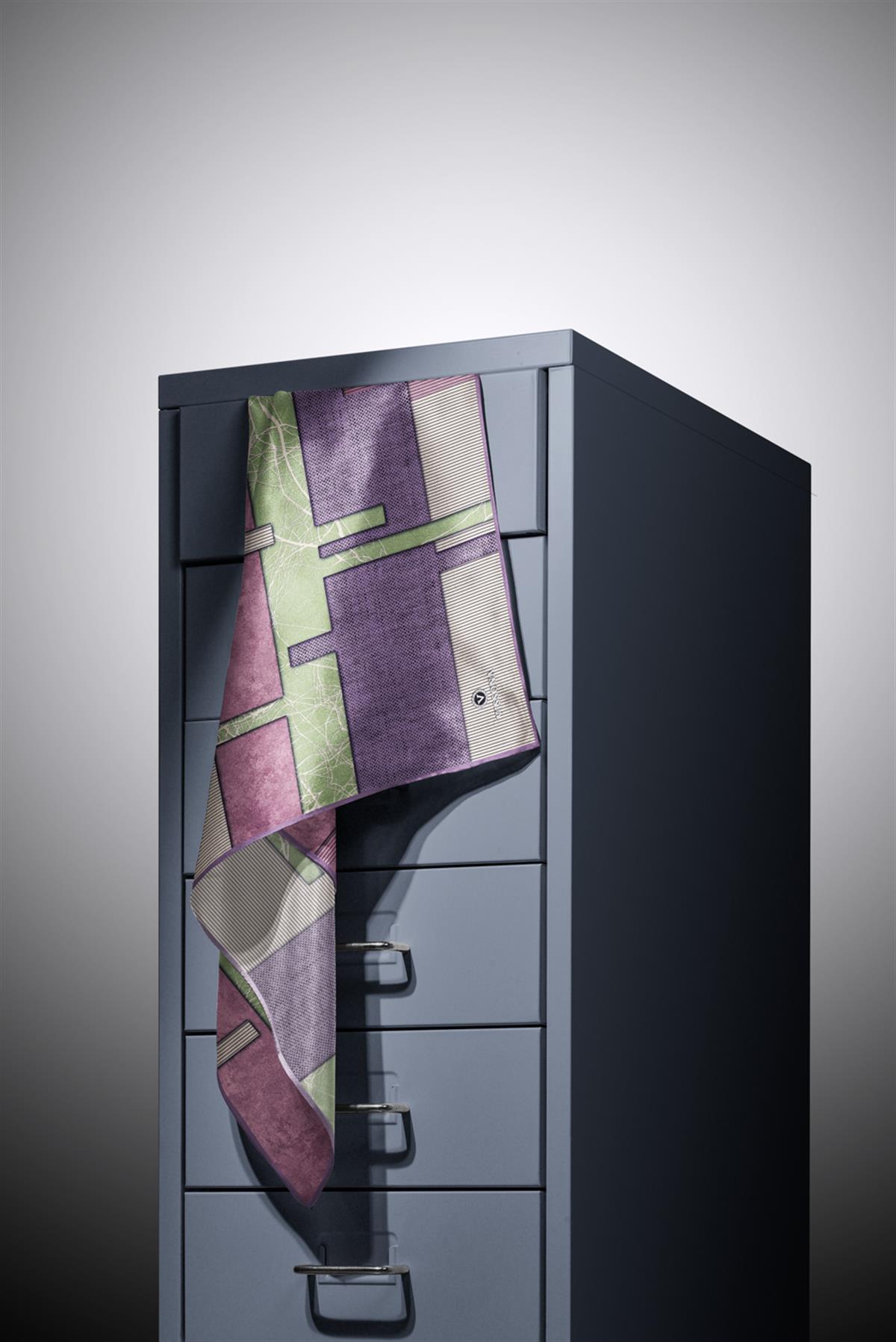 %100 Twill İpek Geometrik Desenli Lila Renkli 90x90 Eşarp Dikim Şekli : El Dikişi