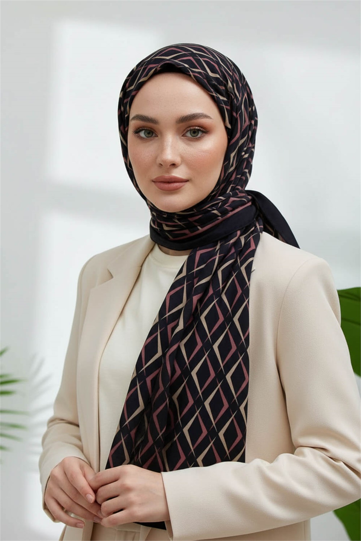 KREP GEOMETRİK DESENLİ SİYAH - GÜL KURUSU RENKLİ 75X195 KIRIŞMAZ ŞAL