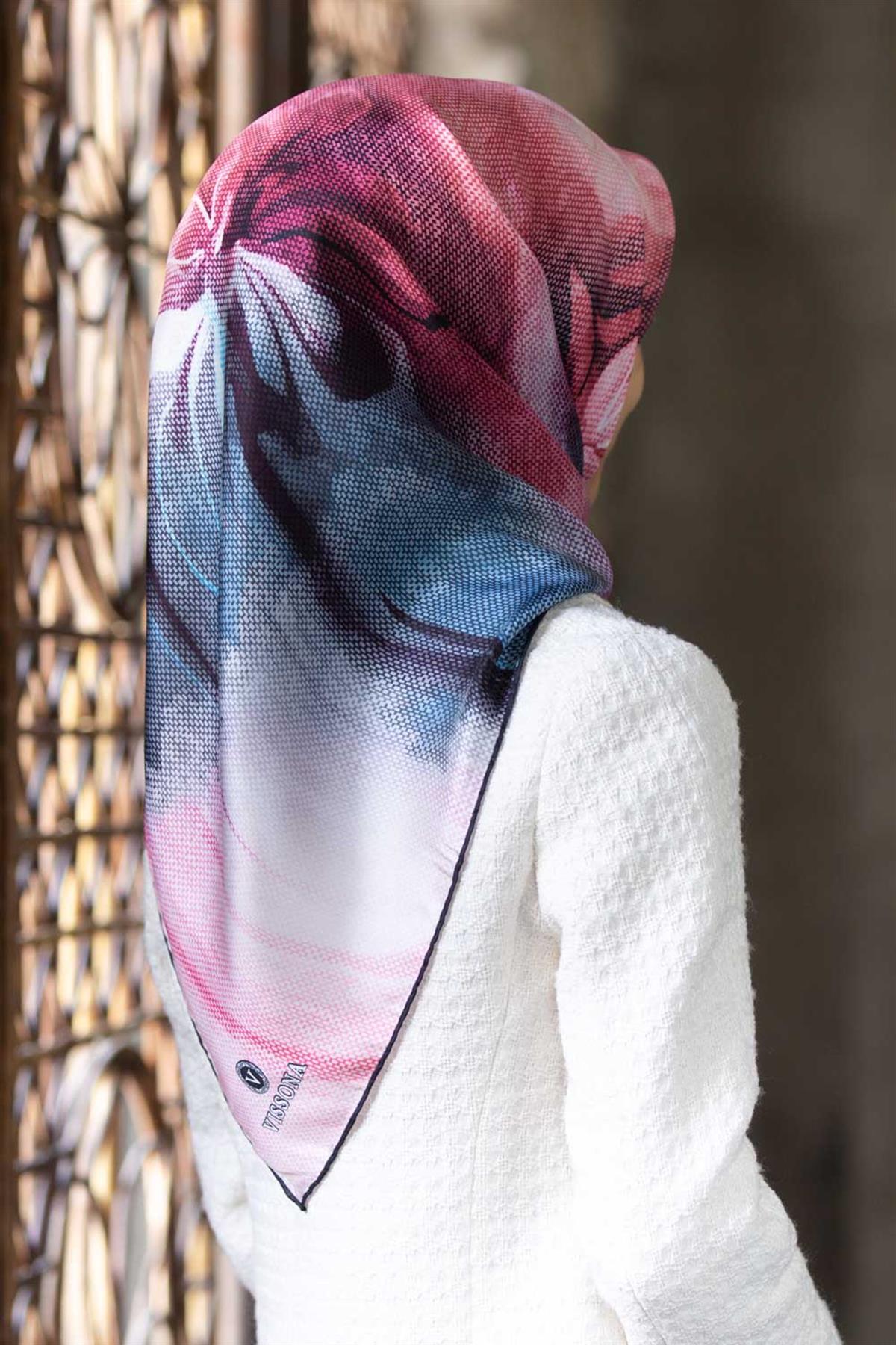 %100 Twill İpek Dokulu Ve Çiçek Desenli Gül Kurusu - İndigo Renkli 90x90 Eşarp Dikim Şekli : El Dikişi