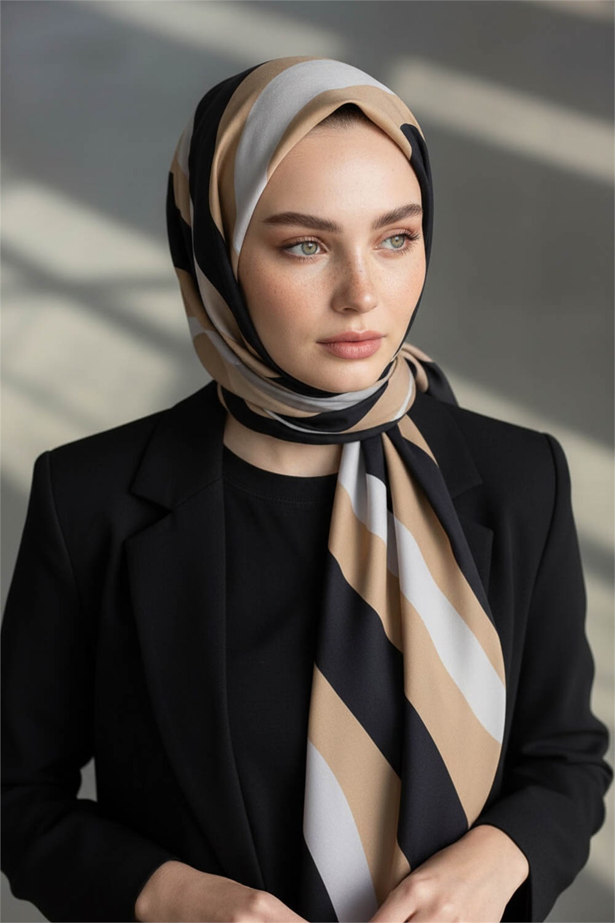 KREP GEOMETRİK DESENLİ GRİ RENKLİ 75X195 KIRIŞMAZ ŞAL