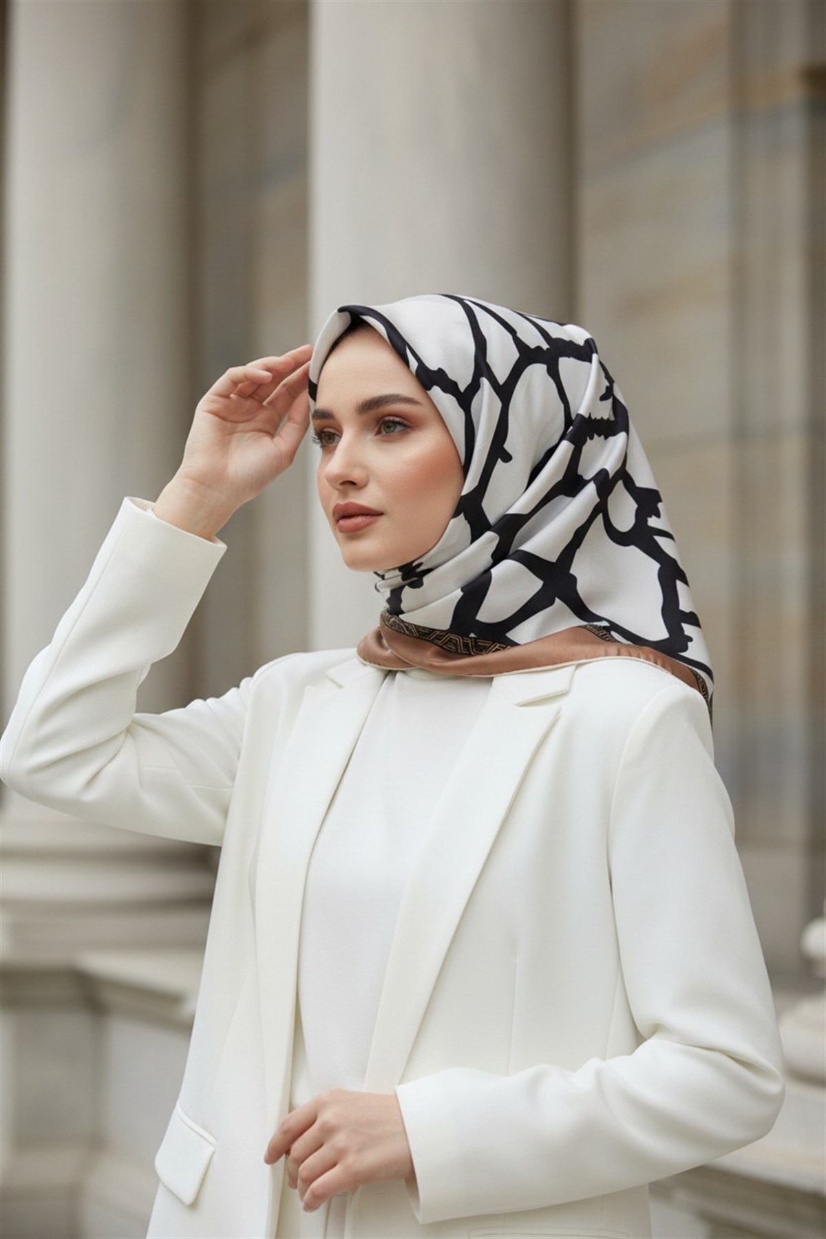 %100 Twill Taş Desenli Bakır - Krem Renkli 90x90 Eşarp Dikim Şekli: El Dikişi