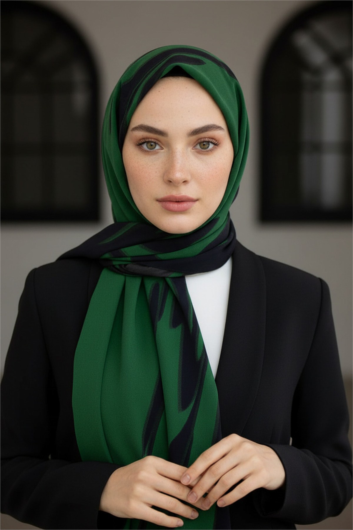KREP GEOMETRİK DESENLİ ZÜMRÜT YEŞİLİ RENKLİ 75X195 KIRIŞMAZ ŞAL