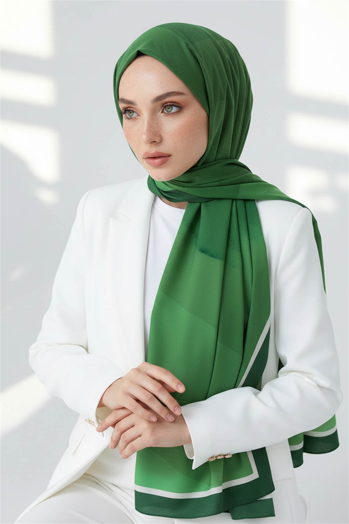 KREP GEOMETRİ DESENLİ ZÜMRÜT YEŞİLİ RENKLİ 75X195 KIRIŞMAZ ŞAL