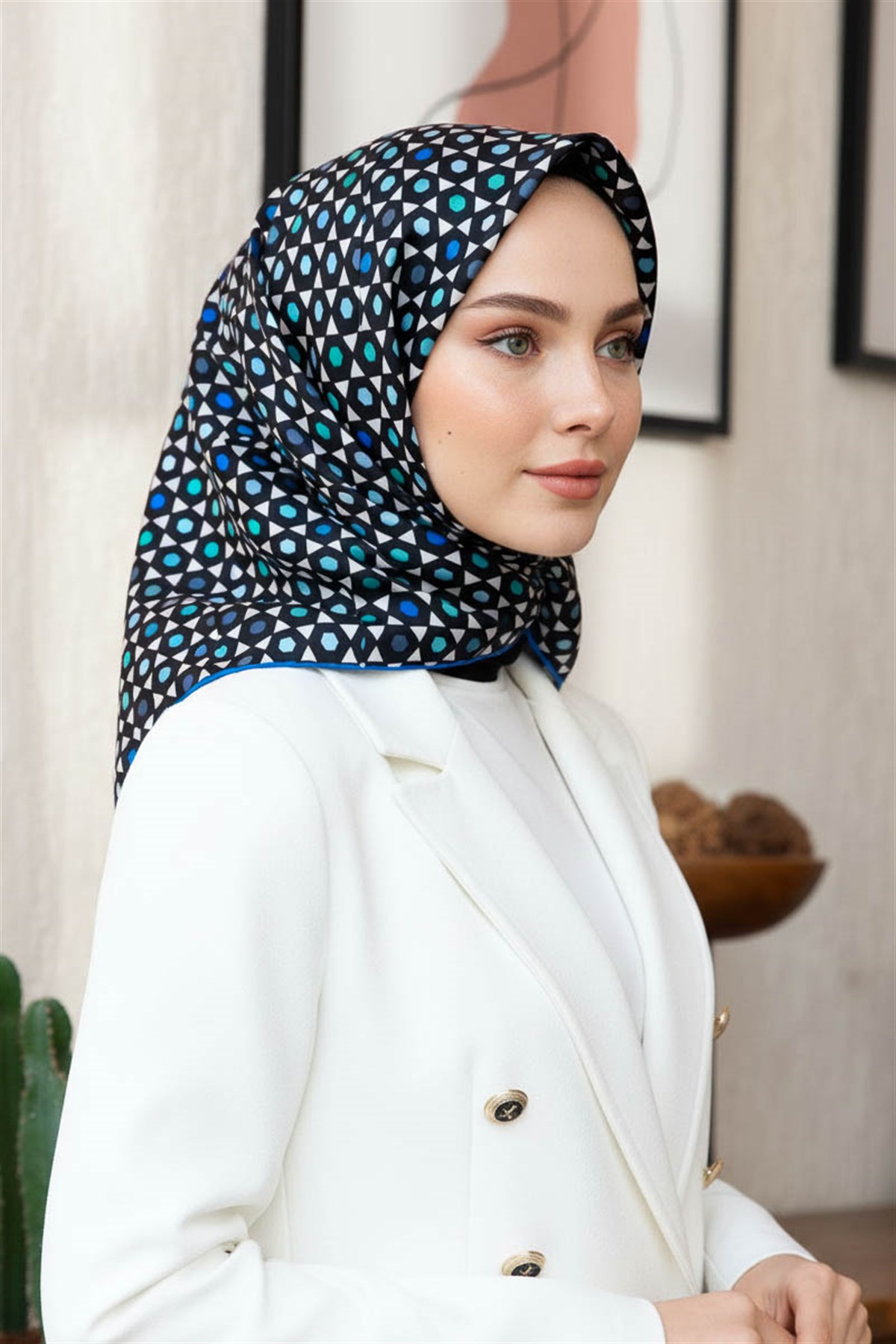 %100 Twill İpek Nokta Desenli Siyah - Saks Renkli 90x90 Eşarp Dikim Şekli : El Dikişi