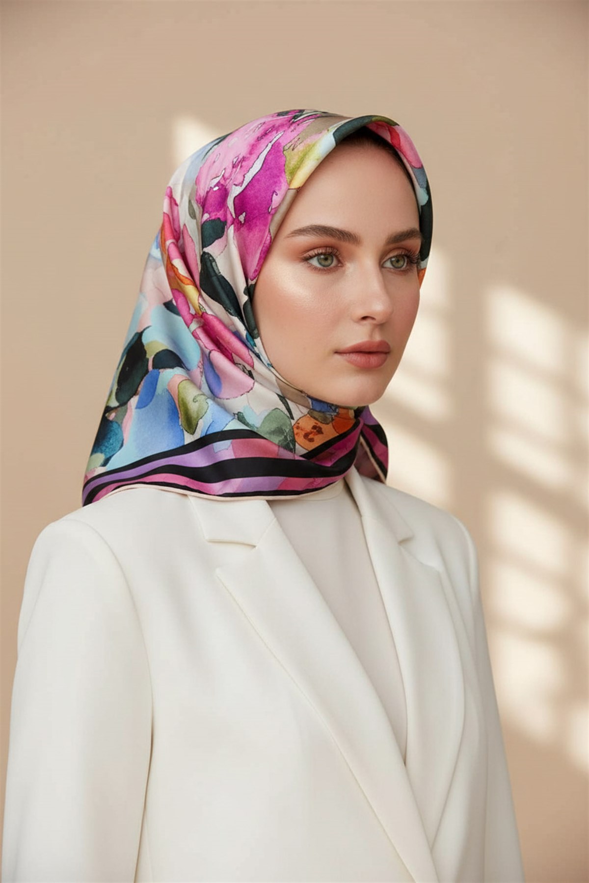 %100 Twill İpek Sulu Boyalı Çiçek Desenli Pembe - Bebe Mavisi Renkli 90x90 Eşarp Dikim Şekli : El Dikişi