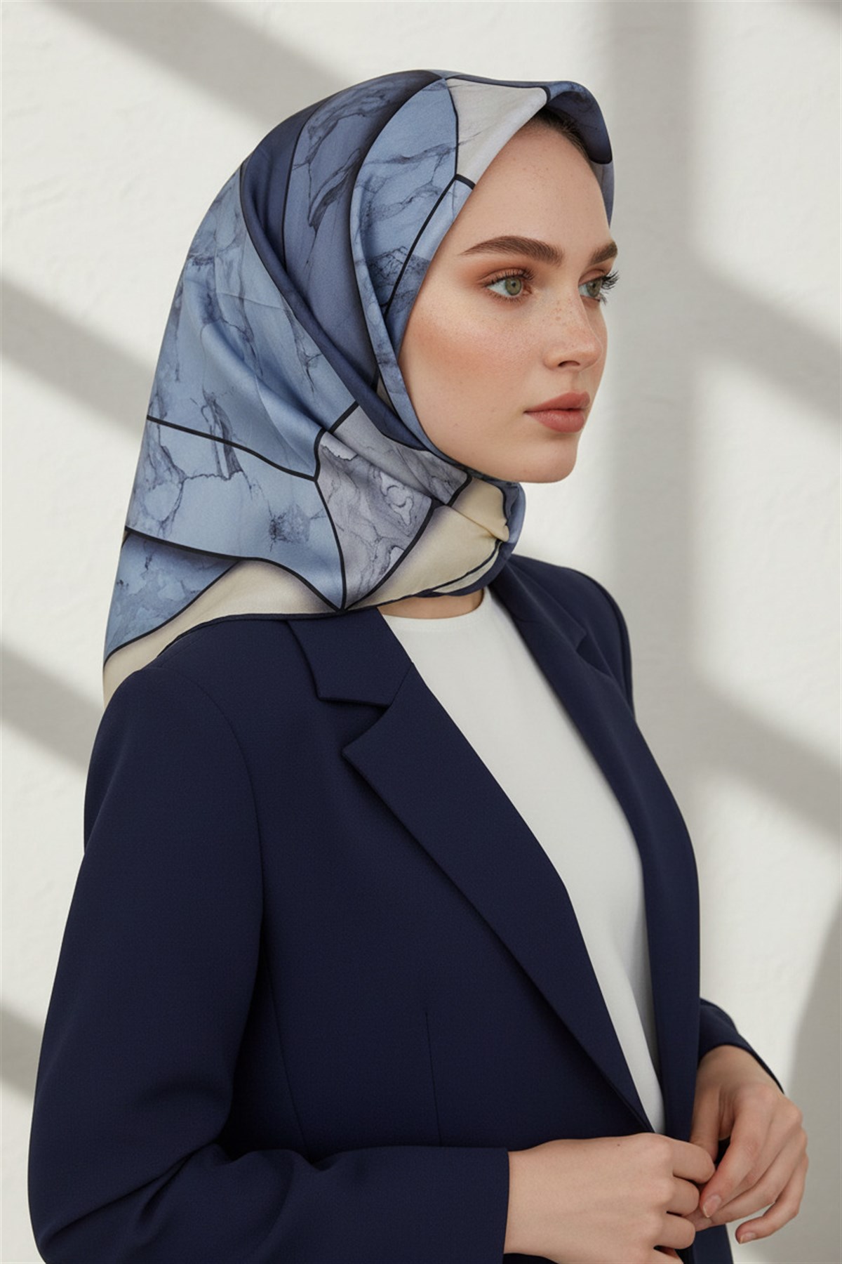 %100 Twill İpek Mermer Desenli İndigo - Lacivert Renkli 90x90 Eşarp Dikim Şekli : El Dikişi