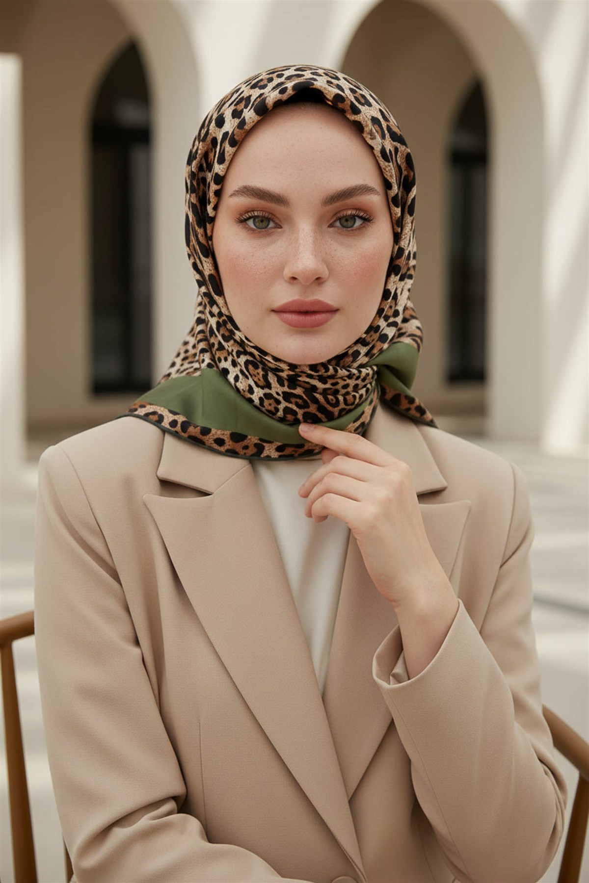 %100 Twill İpek Leopar Desenli Haki Renkli 90x90 Eşarp Dikim Şekli : El Dikişi