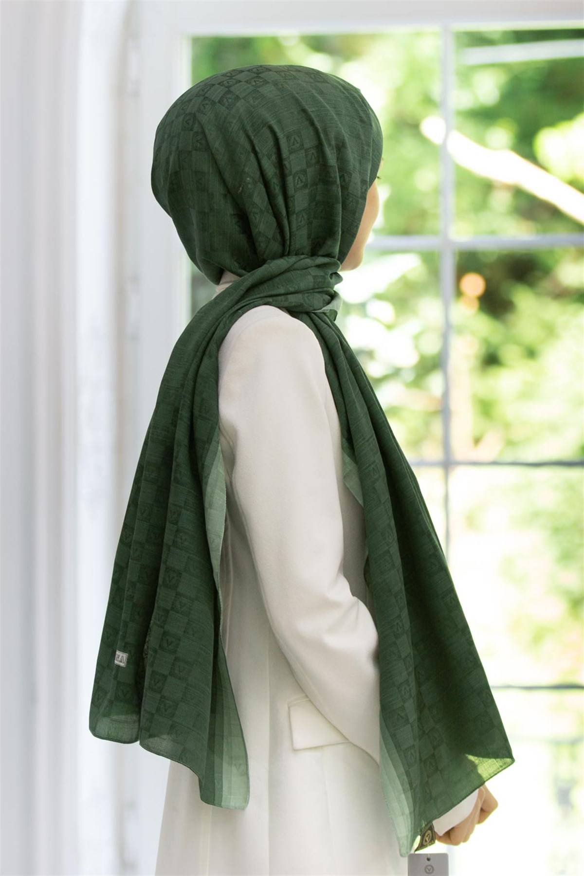 %57 İpek %43 Pamuk Monogram Dokumalı Zümrüğt Yeşili Renkli 70X190 Yumuşak Dökümlü Şal