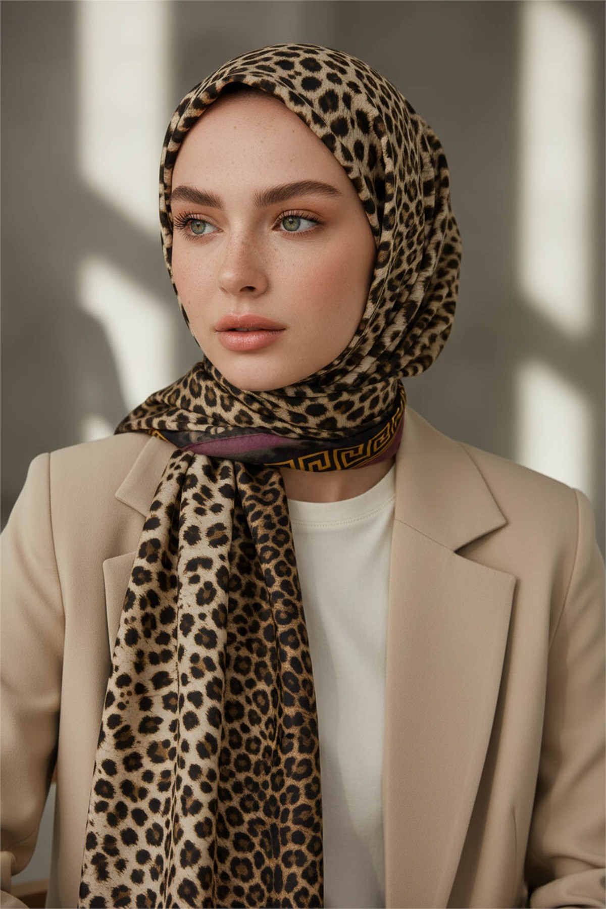 KREP BAROK BARDÜRLÜ LEOPAR DESENLİ BEJ - GÜL KURUSU RENKLİ 75X195 KIRIŞMAZ ŞAL