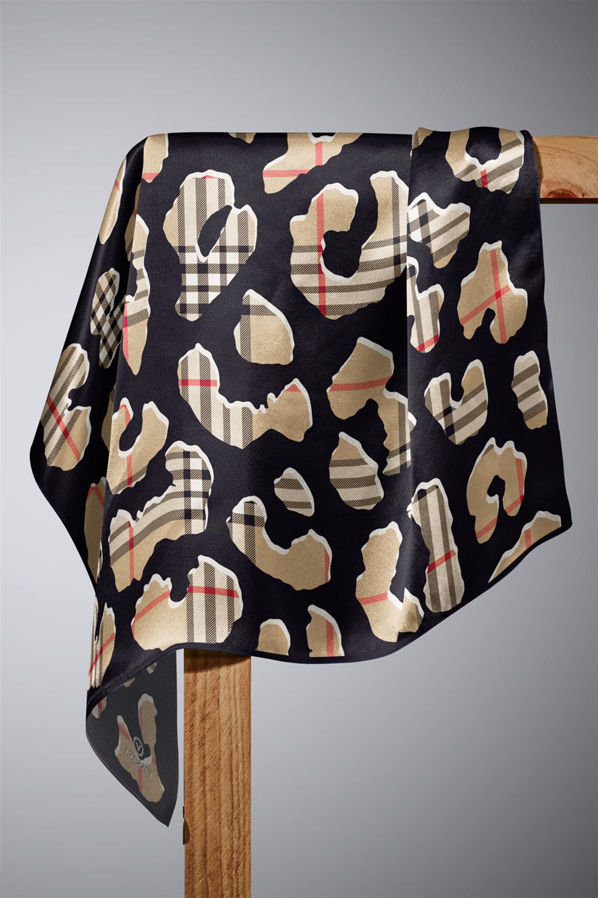 %100 Twill İpek Leopar Desenli Siyah - Bej Renkli 90x90 Eşarp Dikim Şekli : El Dikişi