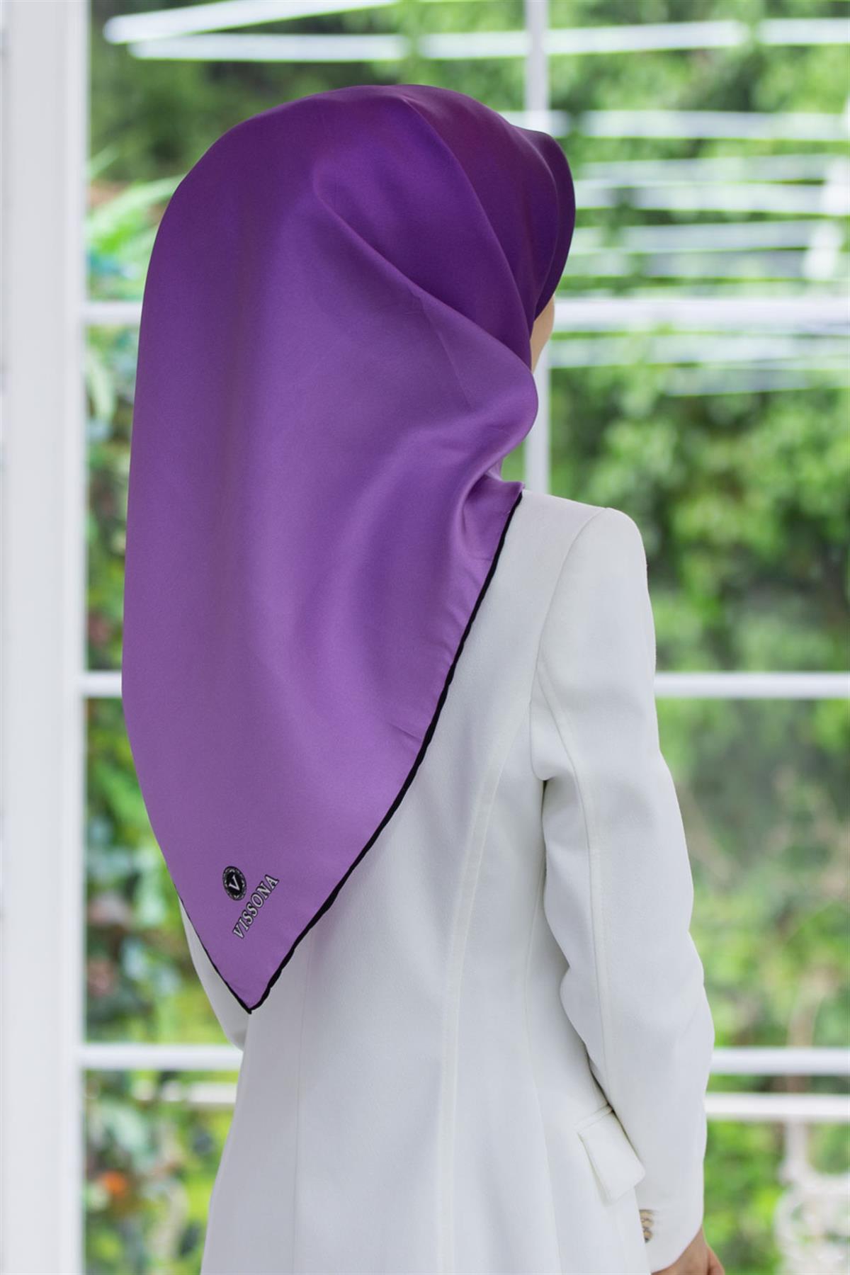 %100 Twill İpek Degrade Desenli Mürdüm Renkli 90x90 Eşarp Dikim Şekli : El Dikişi