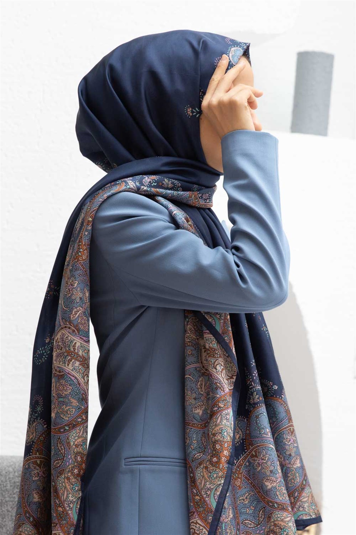 %100 İpek Etnik Desenli Lacivert Renkli 92x210 Şal