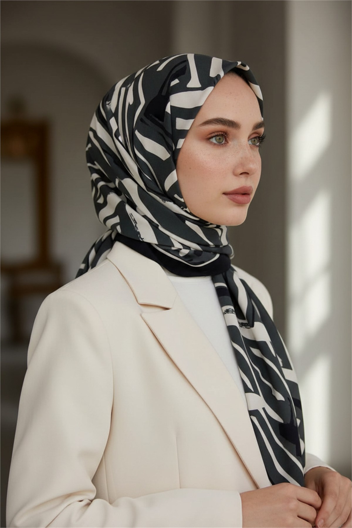 KREP ÇİZGİ DESENLİ FÜME RENKLİ 75X195 KIRIŞMAZ ŞAL