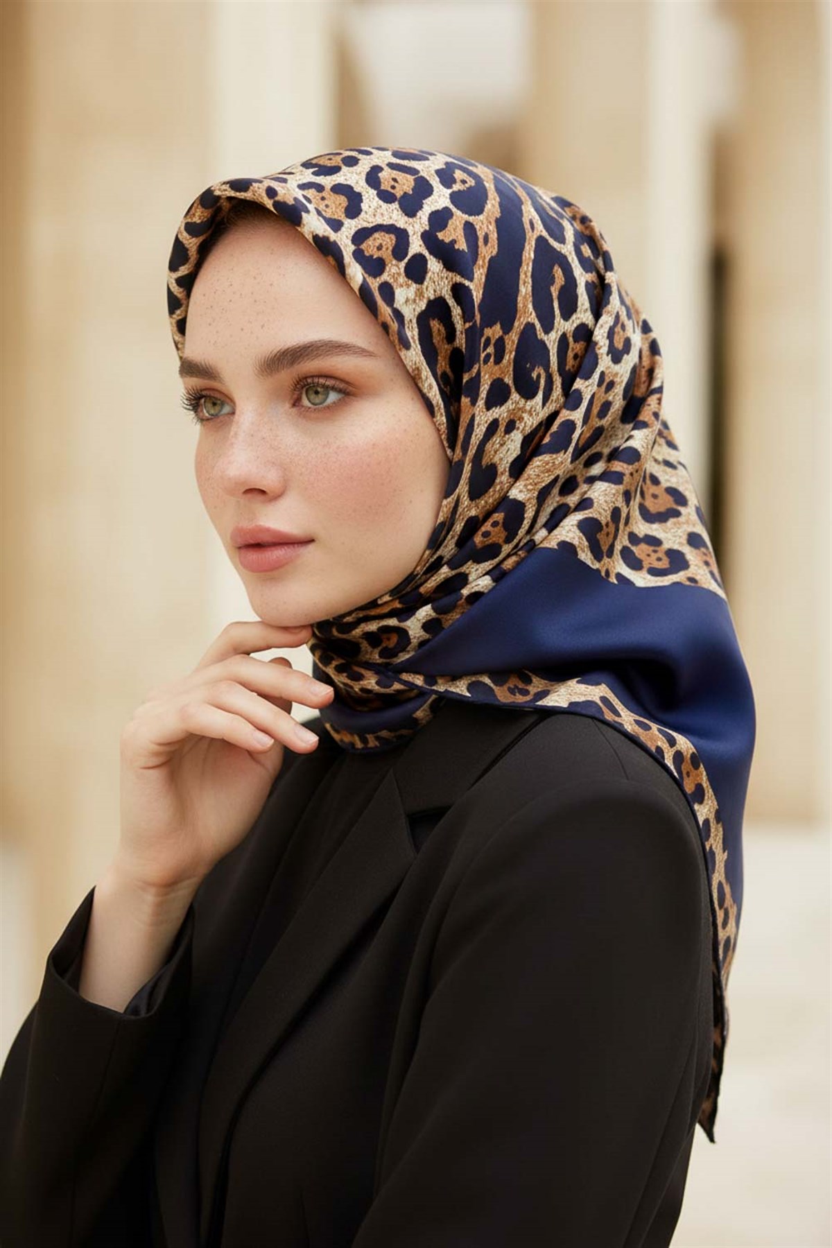 %100 Twill İpek Leopar Desenli Lacivert Renkli 90x90 Eşarp Dikim Şekli : El Dikişi
