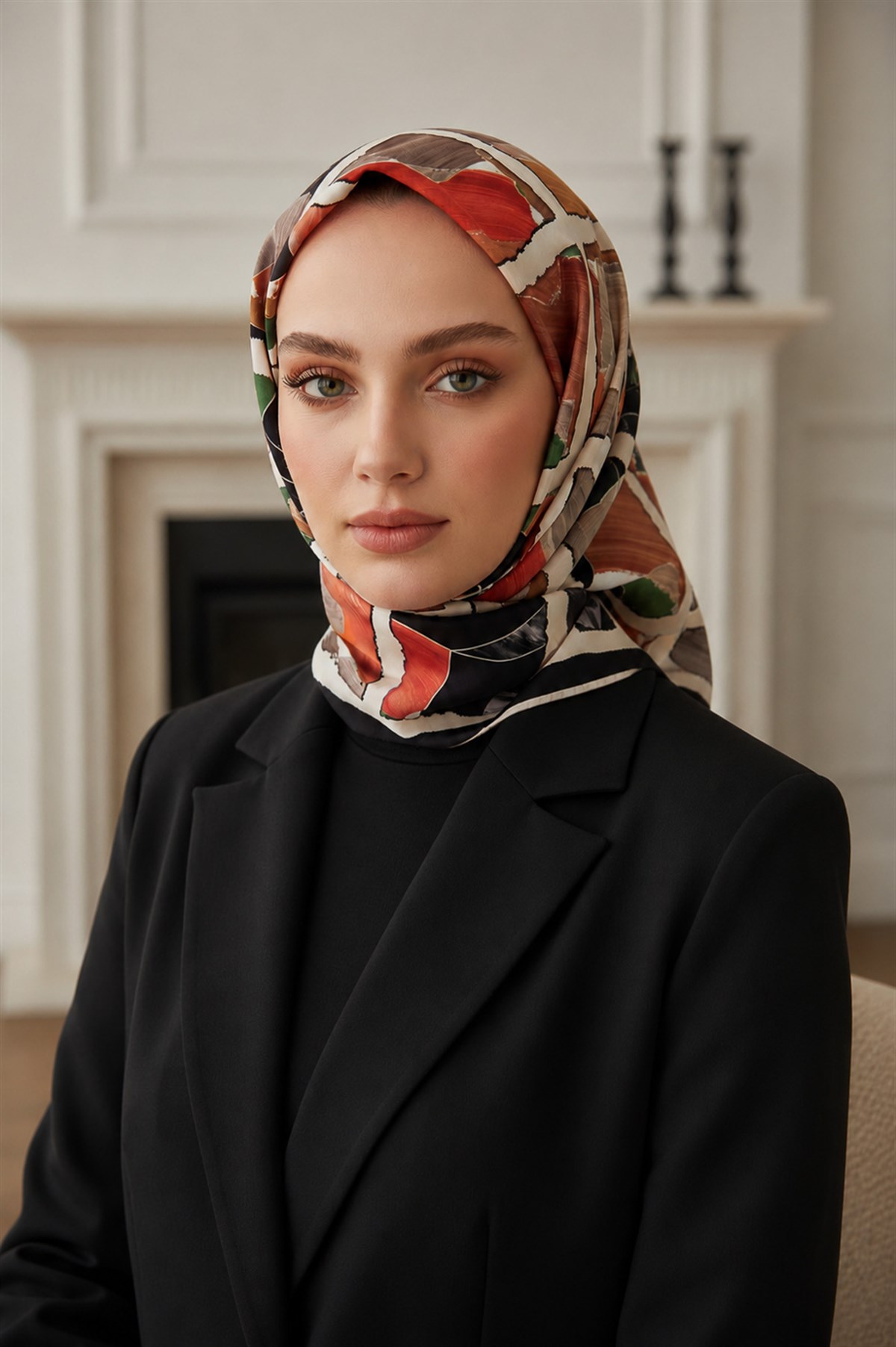 %100 Twill İpek Geometrik Desenli Turuncu - Zümrüt Yeşili Renkli 90x90 Eşarp Dikim Şekli : El Dikişi